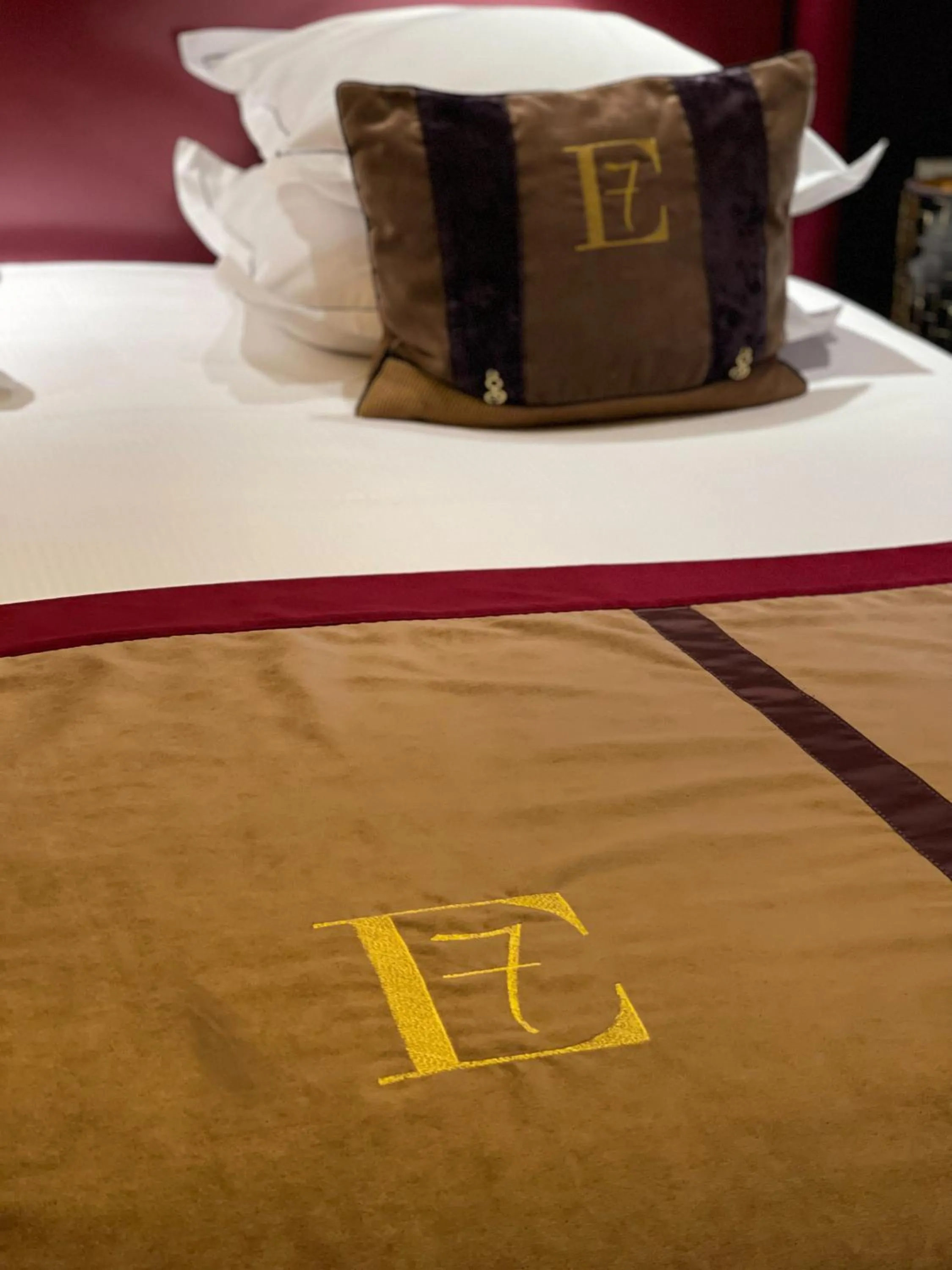 Bed in Edouard 7 Paris Opéra