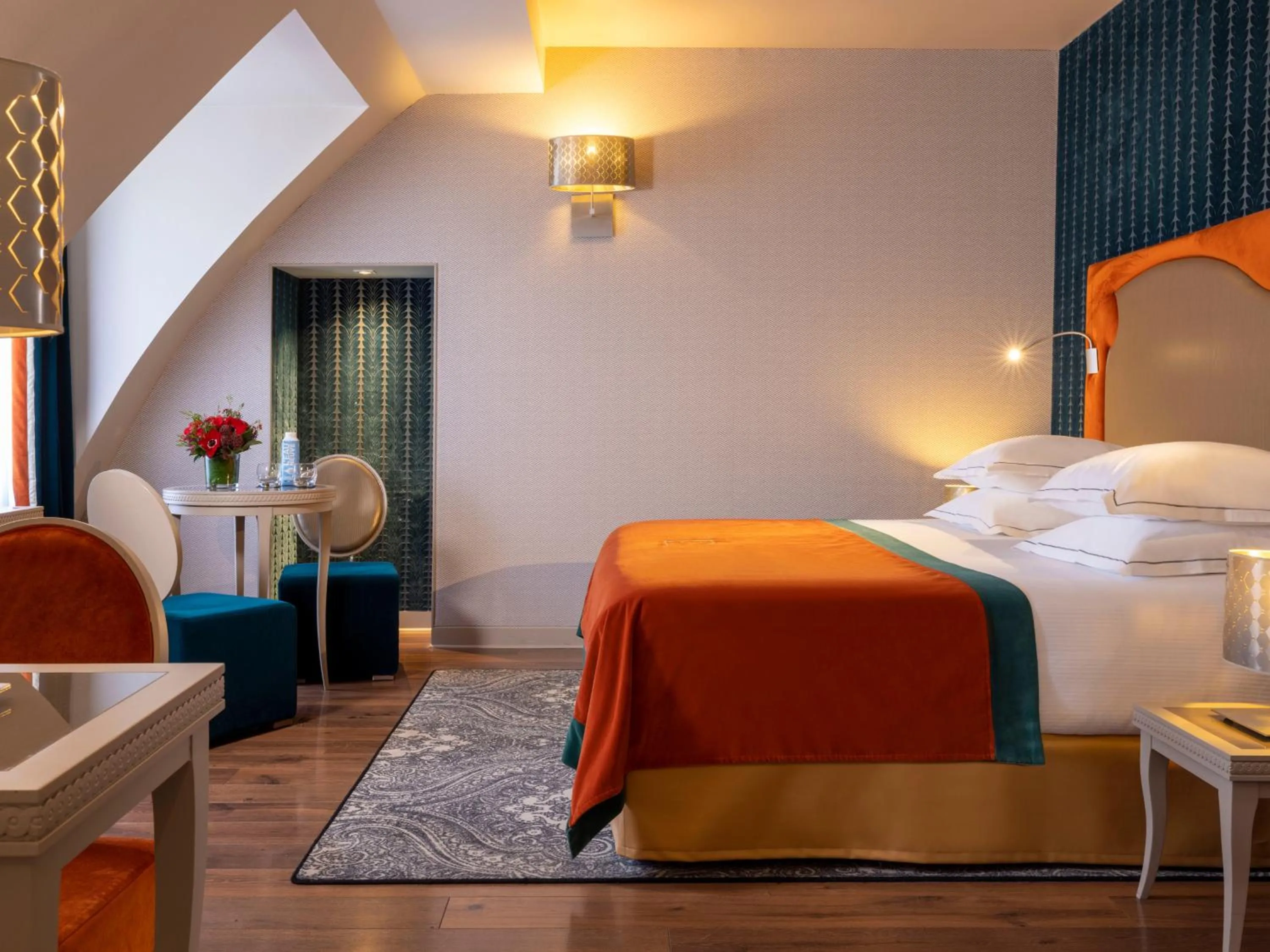 Bedroom, Bed in Edouard 7 Paris Opéra