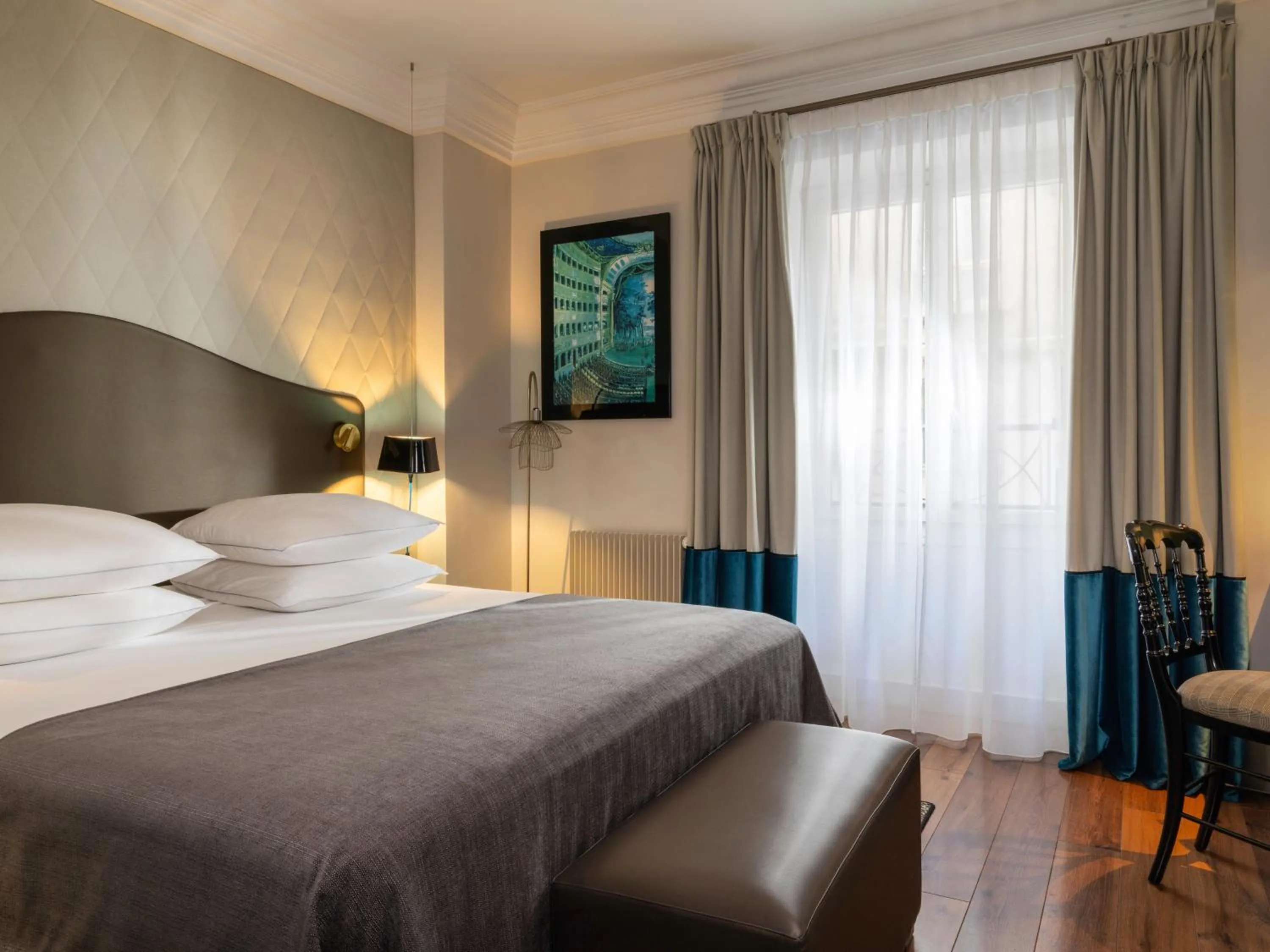 Bedroom, Bed in Edouard 7 Paris Opéra