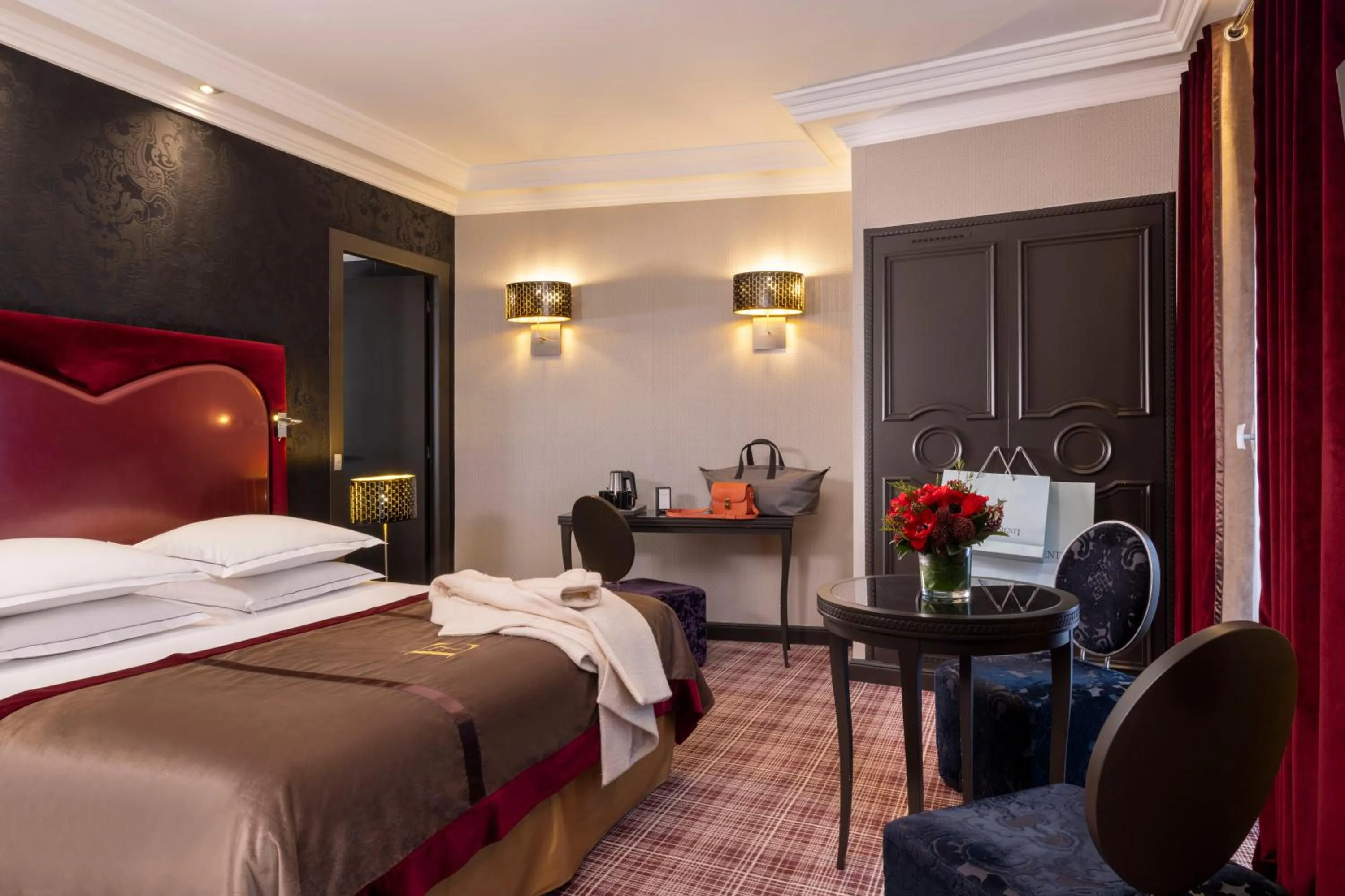 Bedroom, Bed in Edouard 7 Paris Opéra