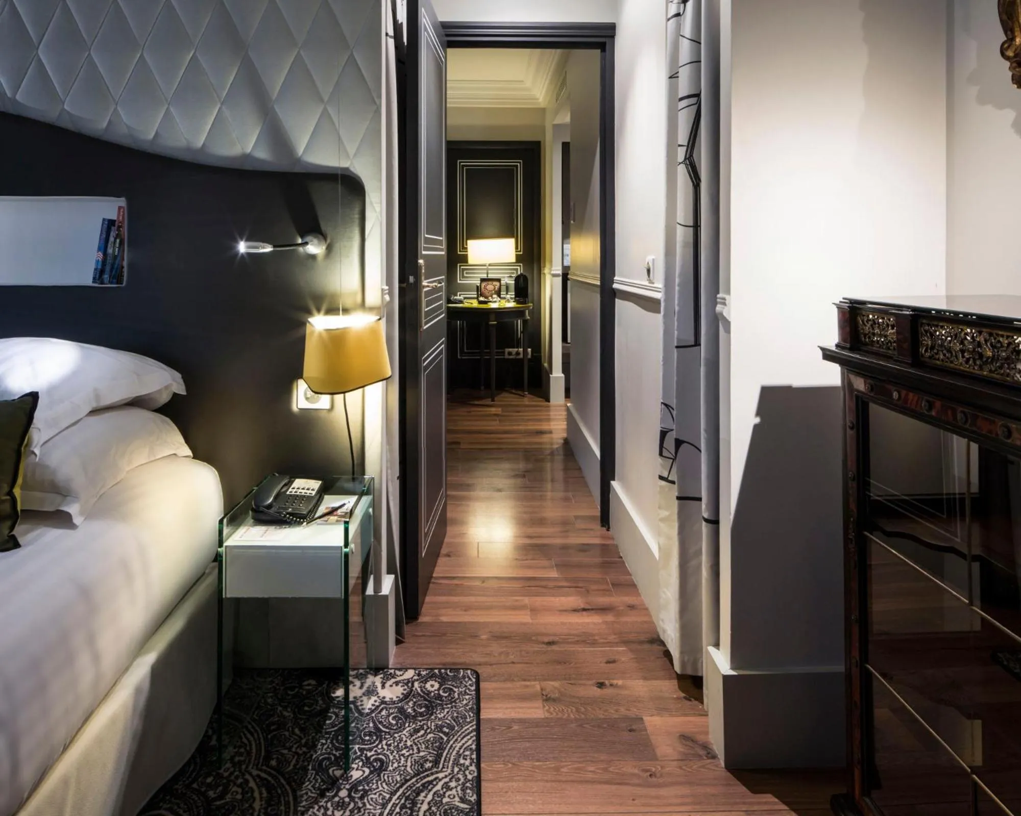 Bedroom, Bed in Edouard 7 Paris Opéra