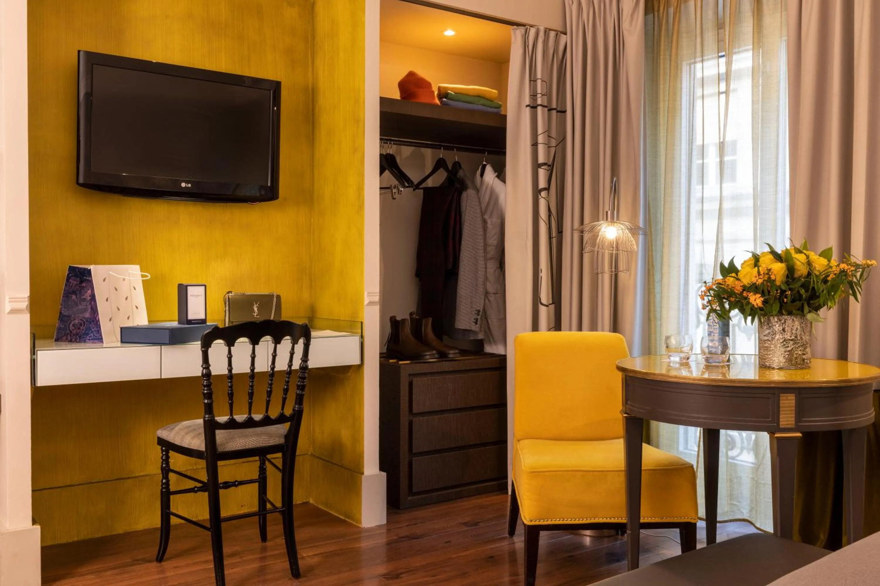 Seating area in Edouard 7 Paris Opéra