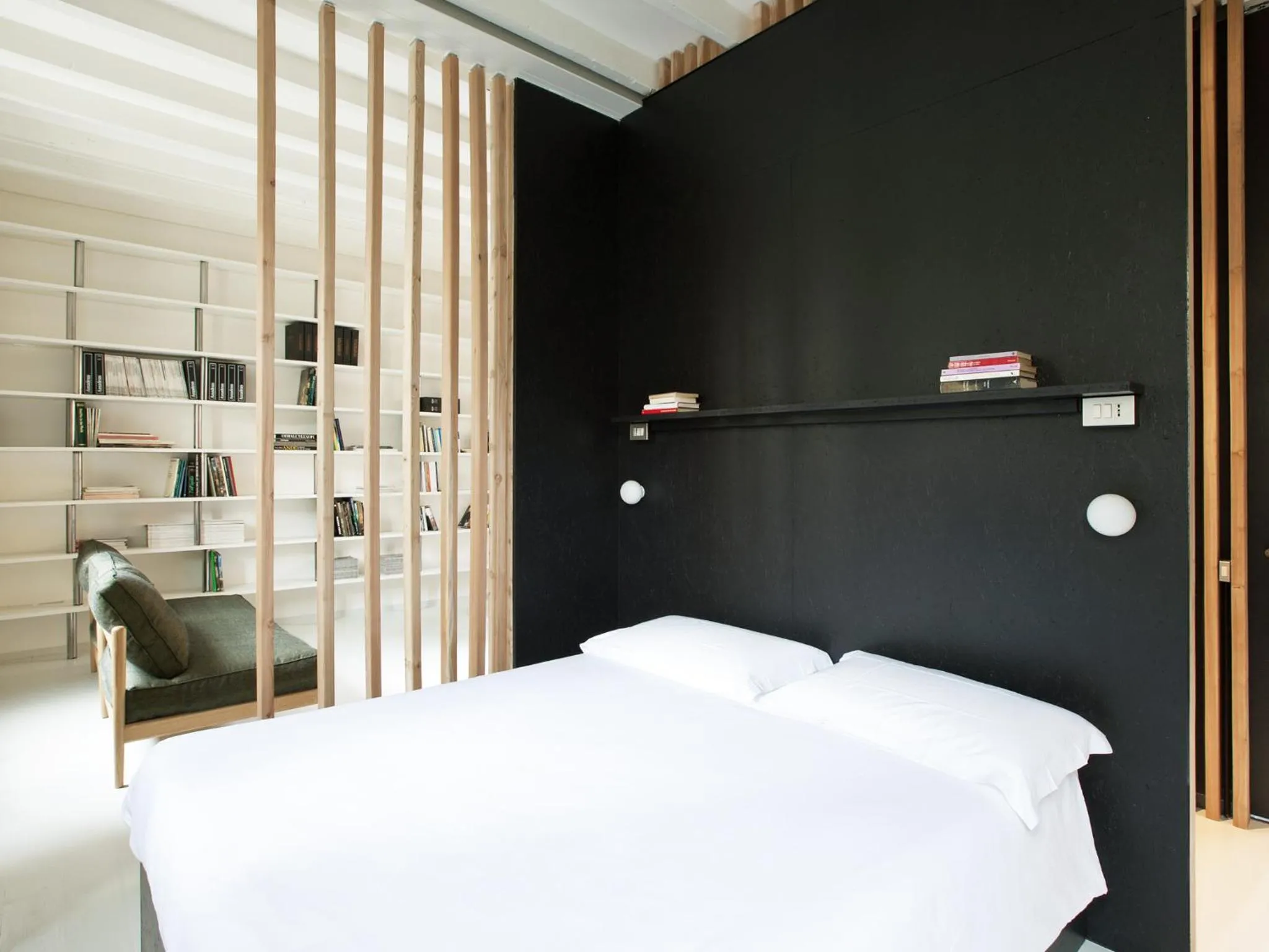 Photo of the whole room, Bed in Concoct Milano