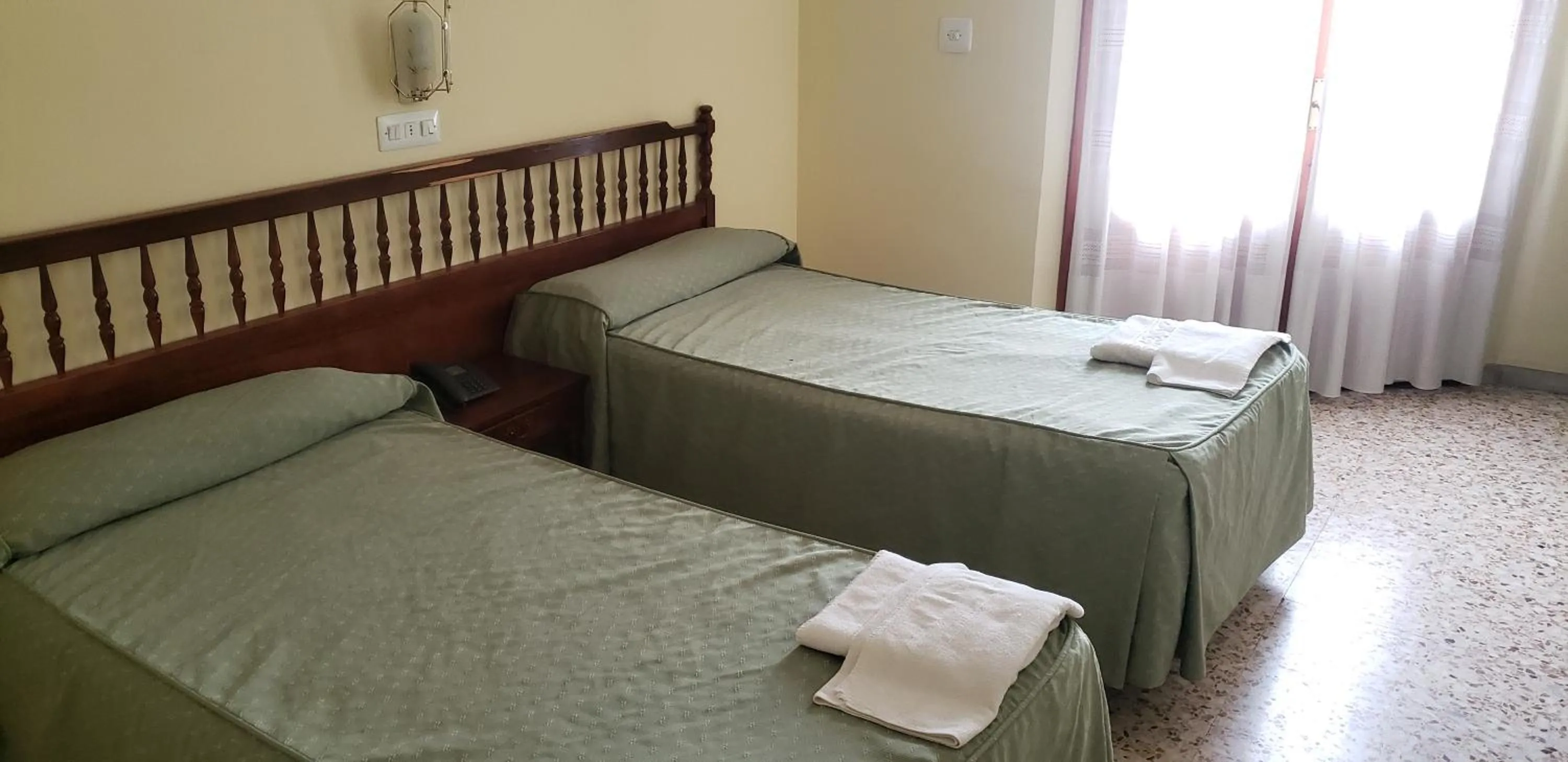 Bed in Hotel Balfagón