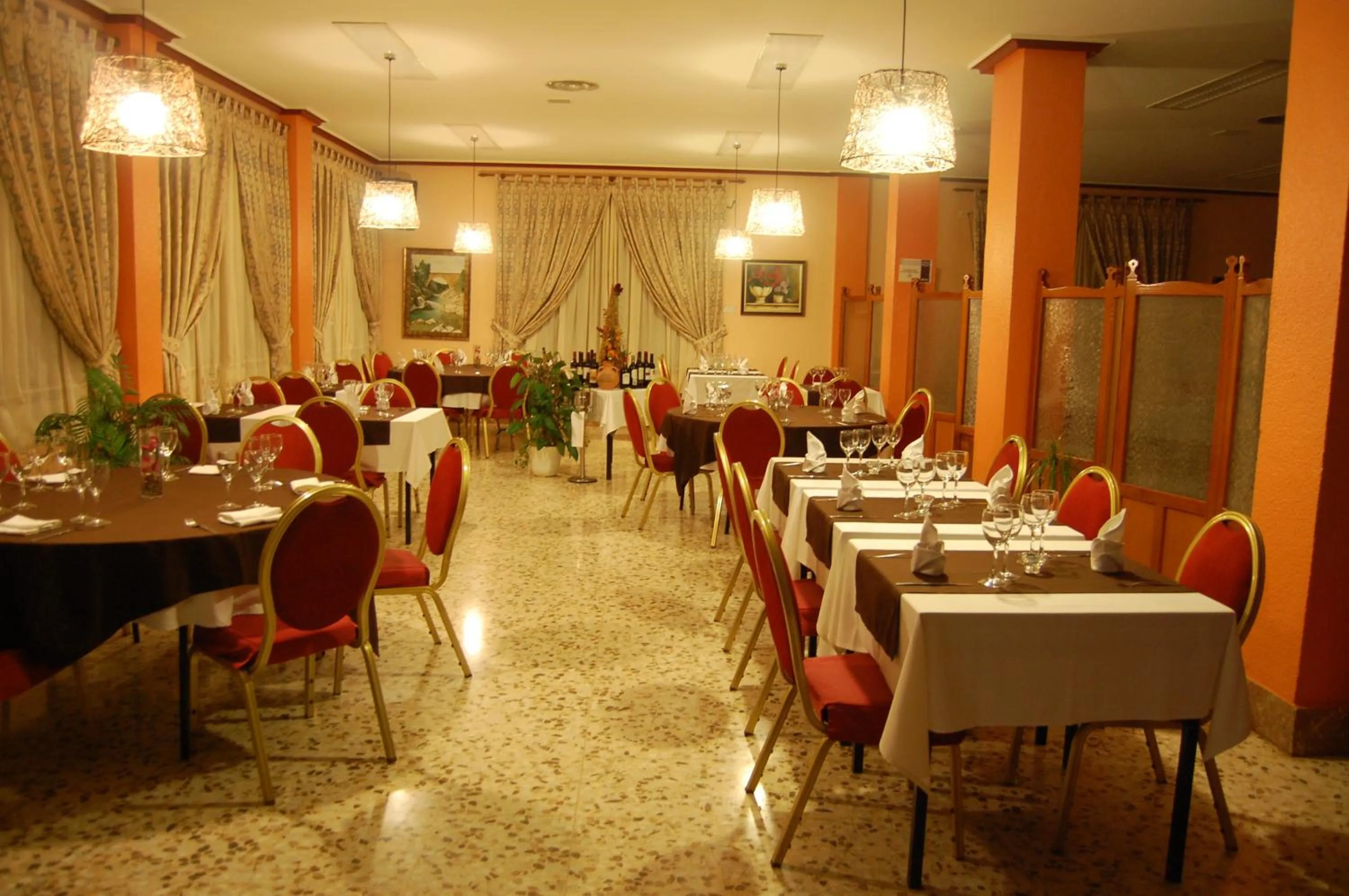 Restaurant/places to eat in Hotel Balfagón