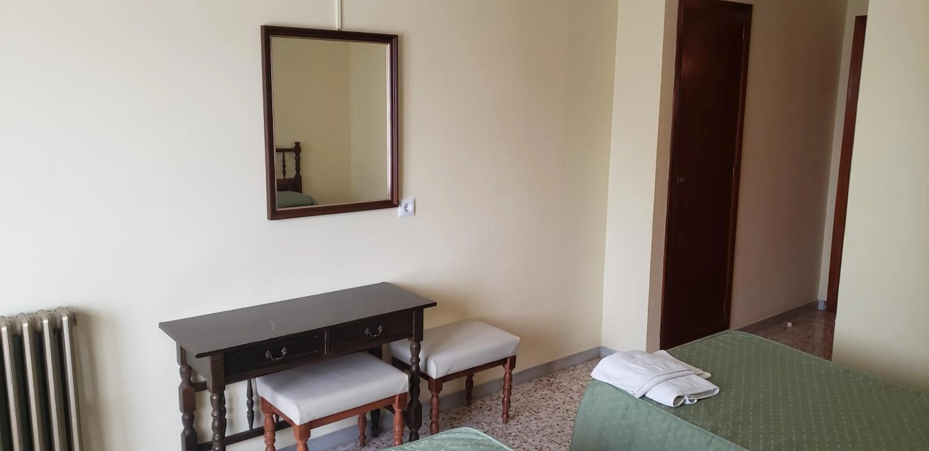 Bed in Hotel Balfagón