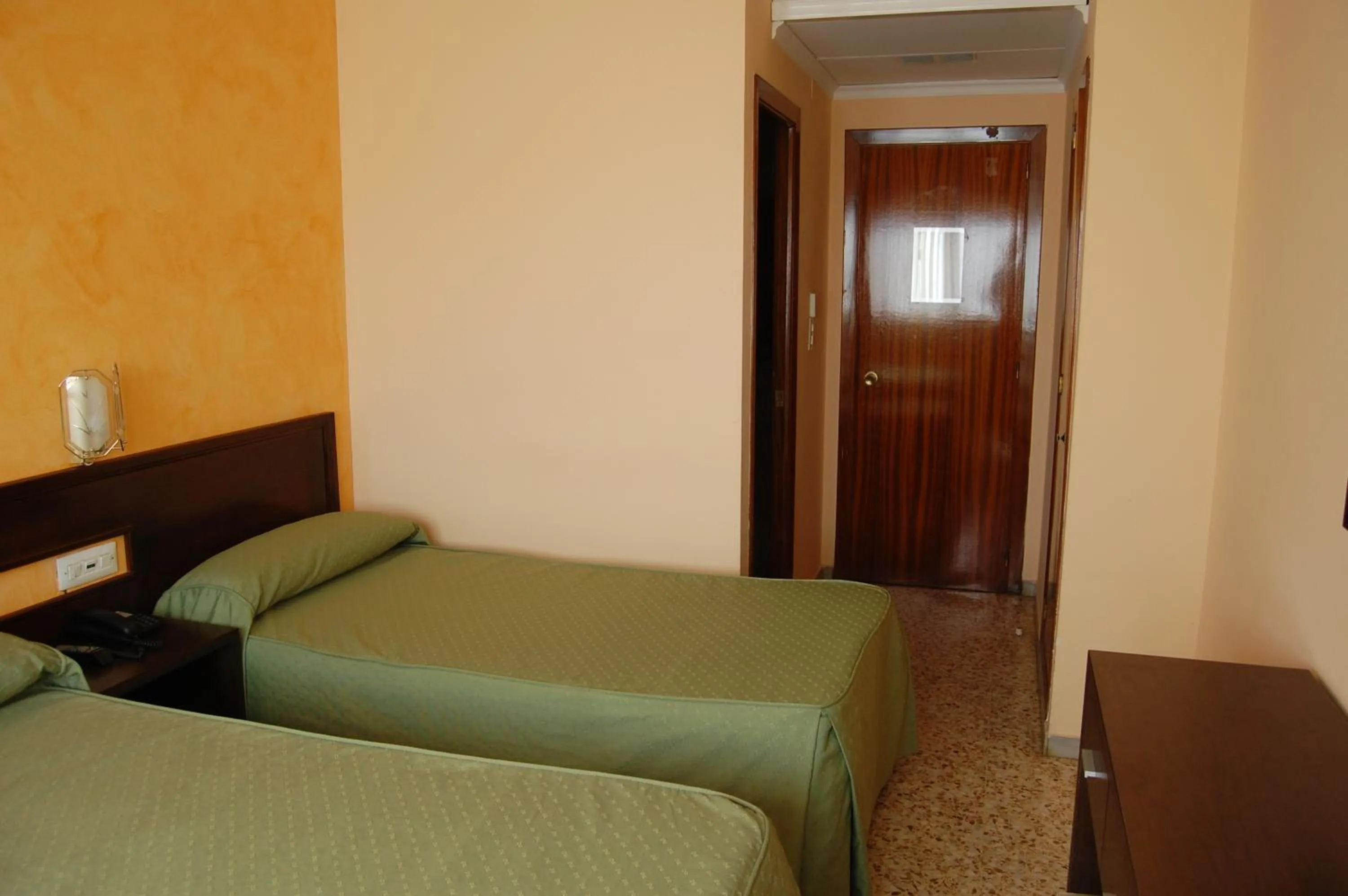 Bedroom, Bed in Hotel Balfagón