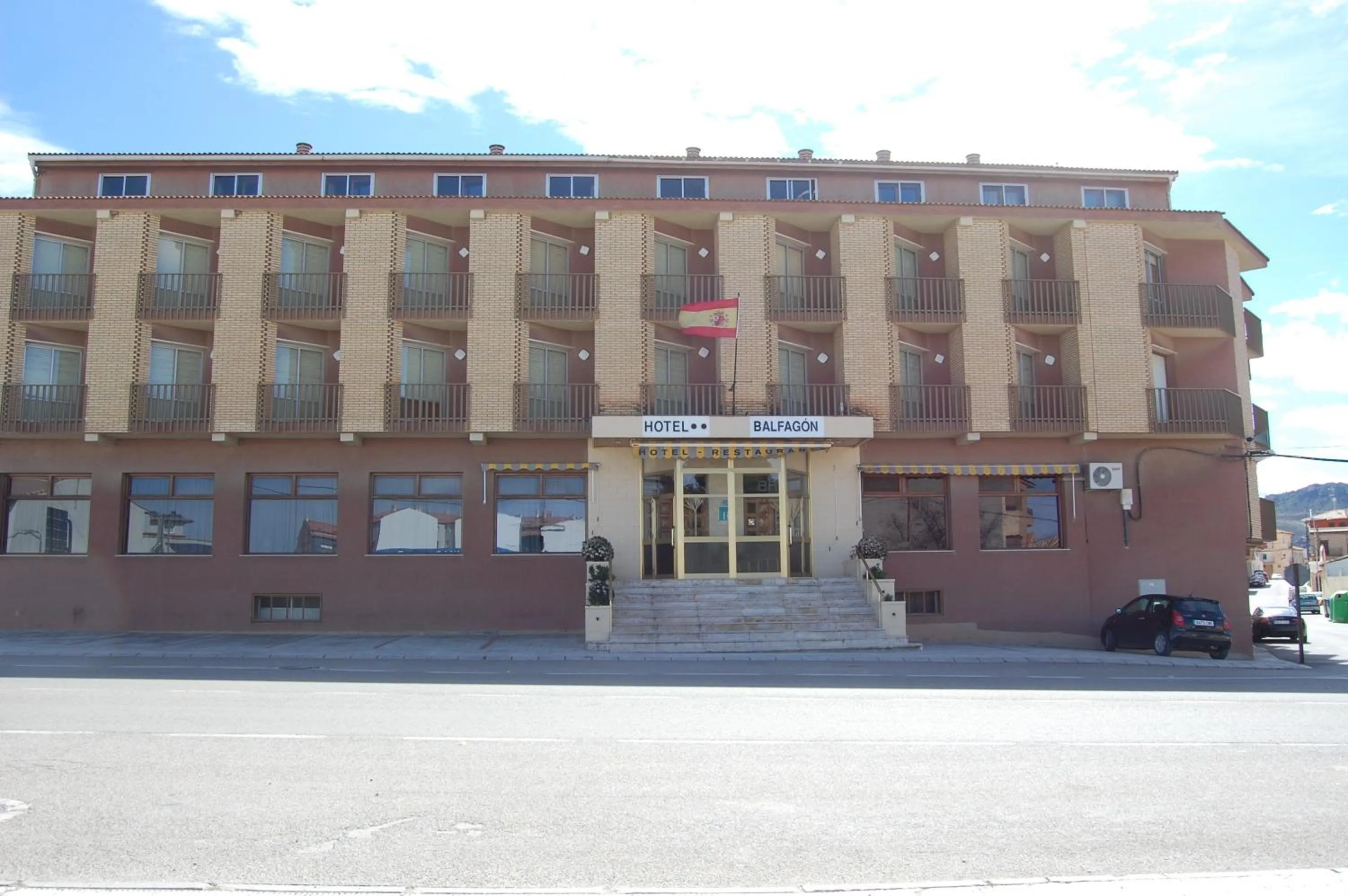 Facade/entrance in Hotel Balfagón