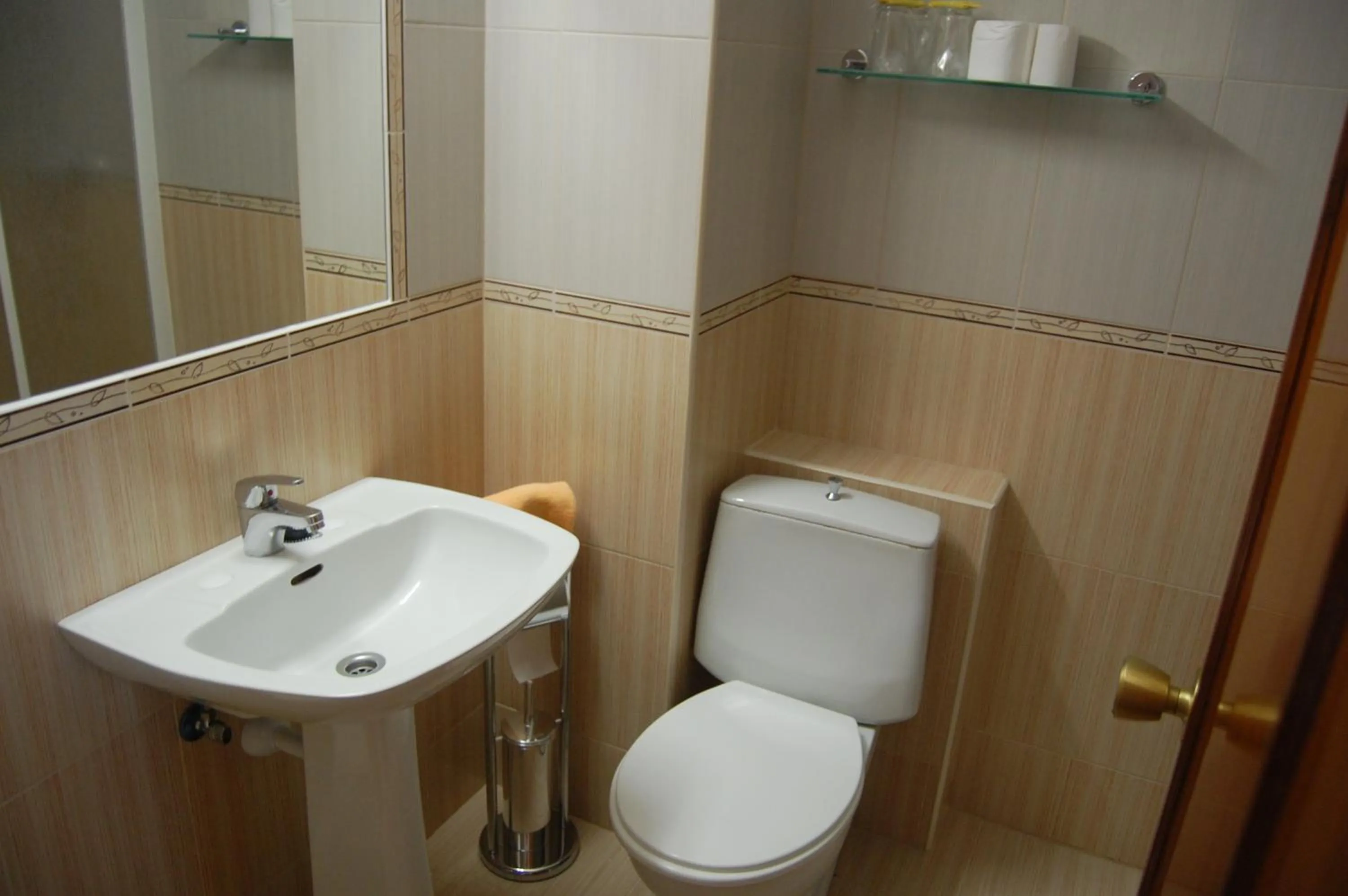Bathroom in Hotel Balfagón