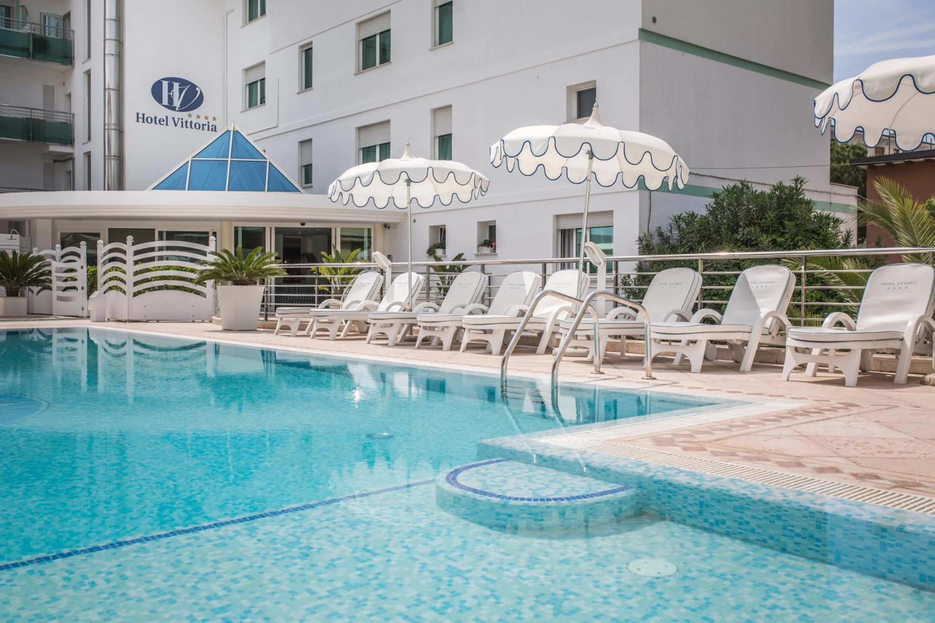 Swimming pool in Hotel Vittoria