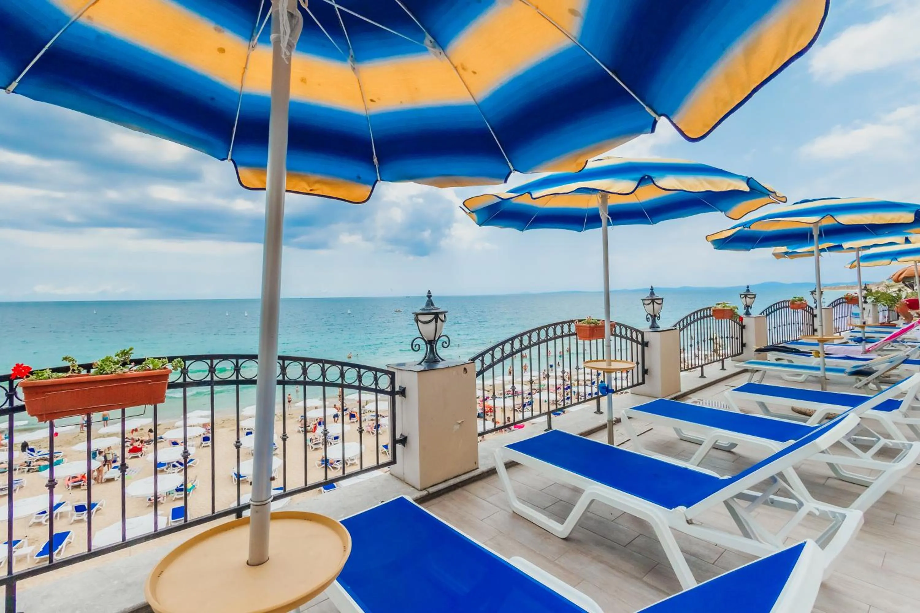 Swimming pool in Mirage Hotel