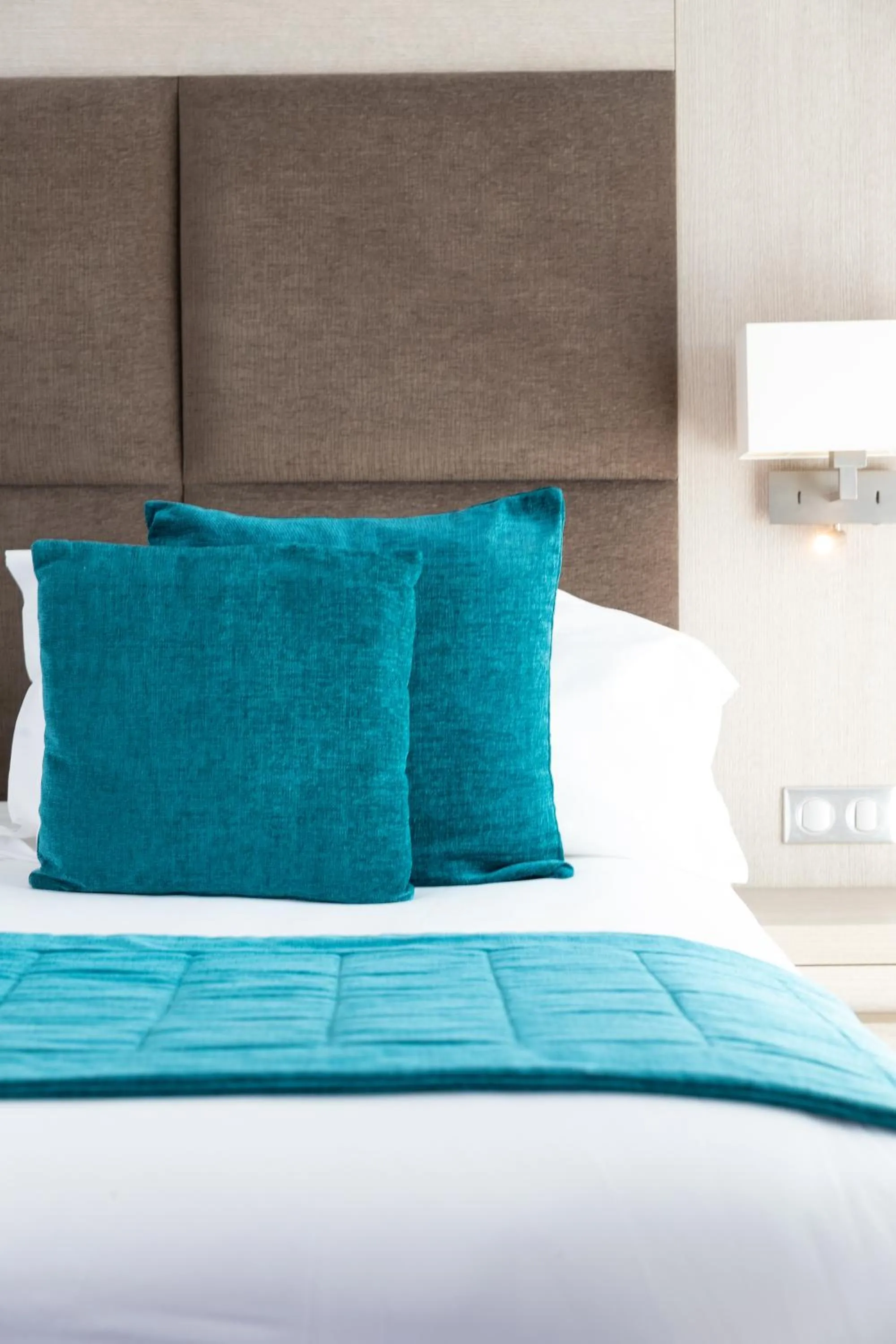 Property building, Bed in Juliana Hotel Cannes