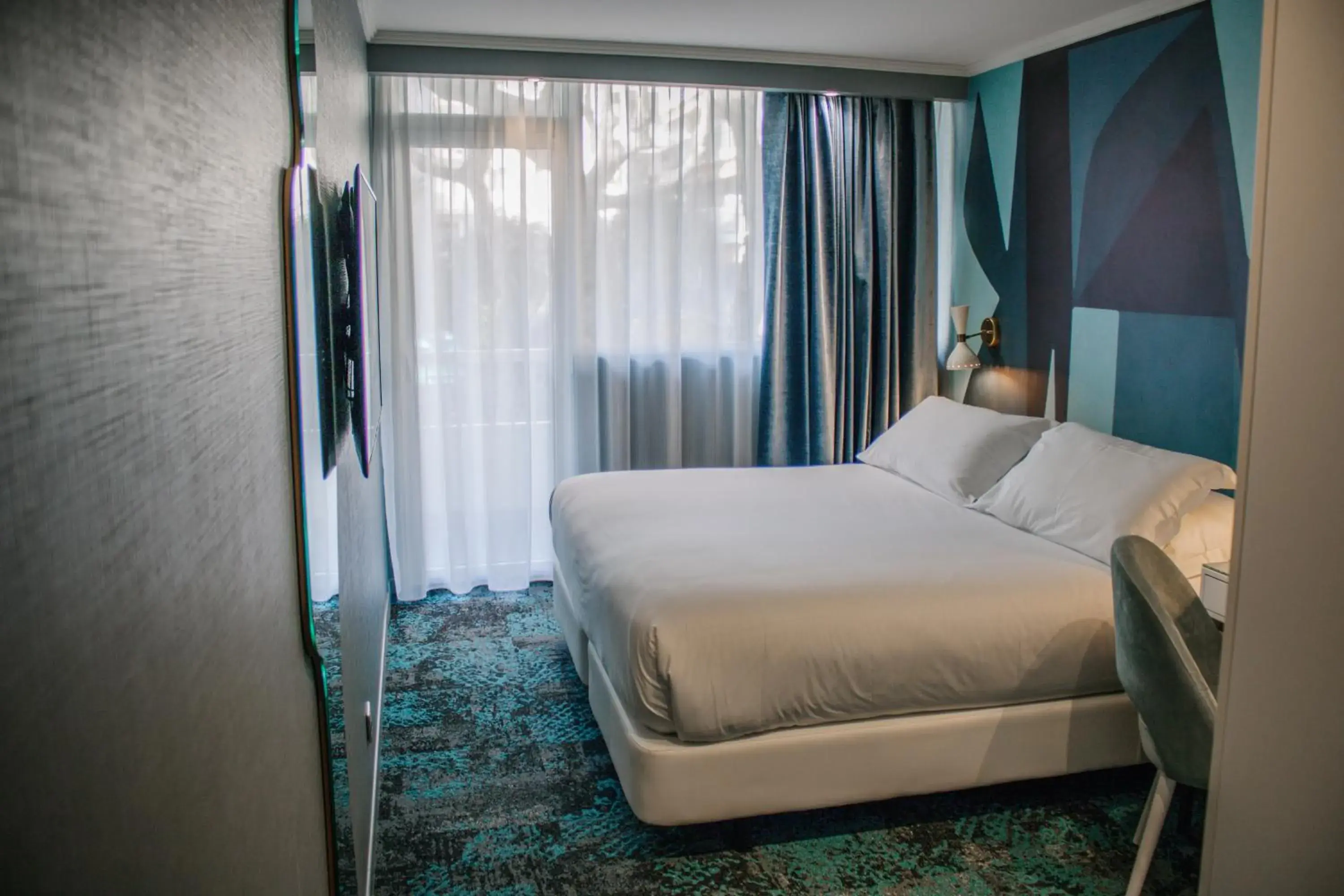 Budget Double Room in Juliana Hotel Cannes Budget Double Room in Juliana Hotel Cannes