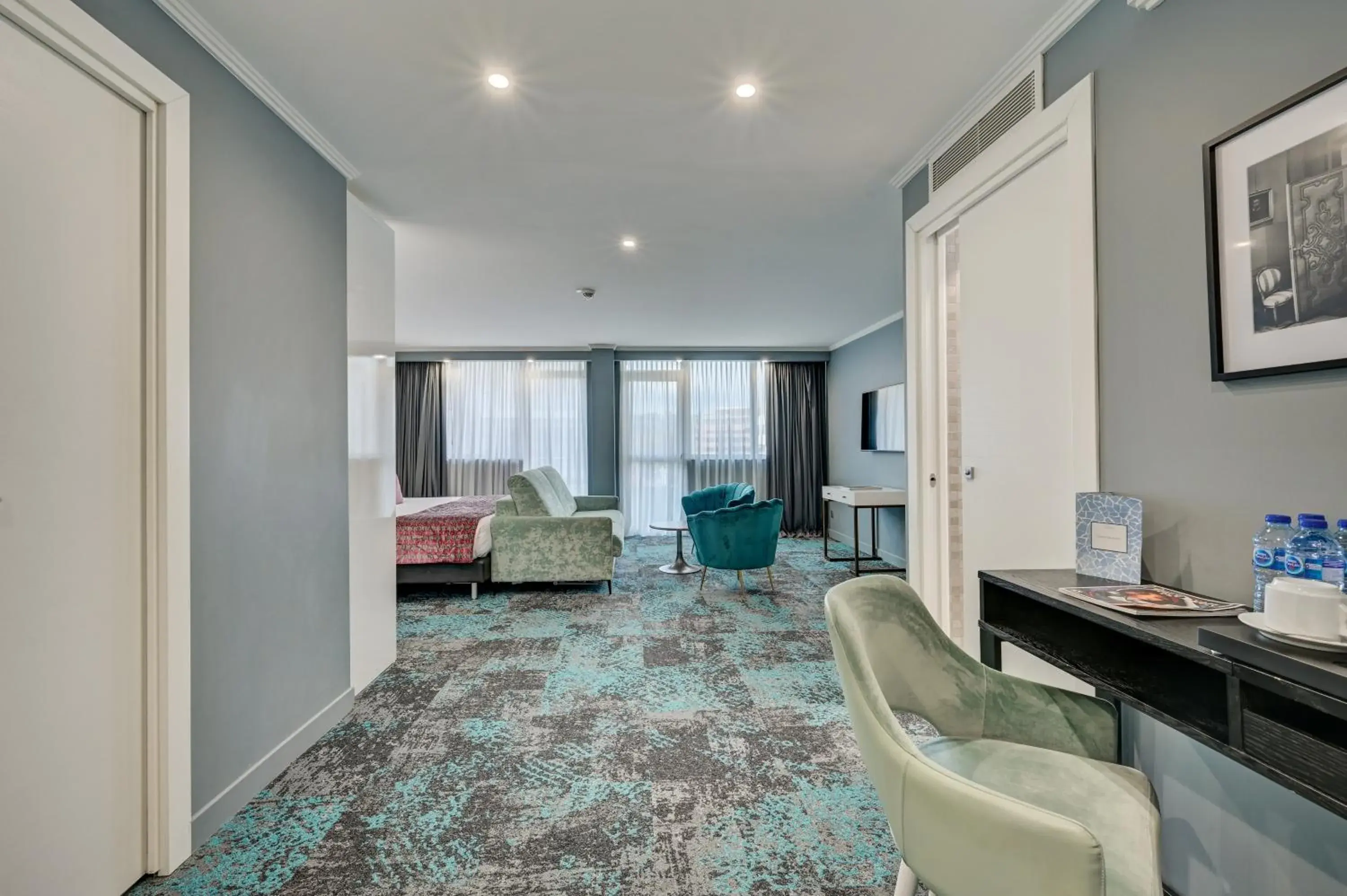 Family Suite with Balcony in Juliana Hotel Cannes Family Suite with Balcony in Juliana Hotel Cannes