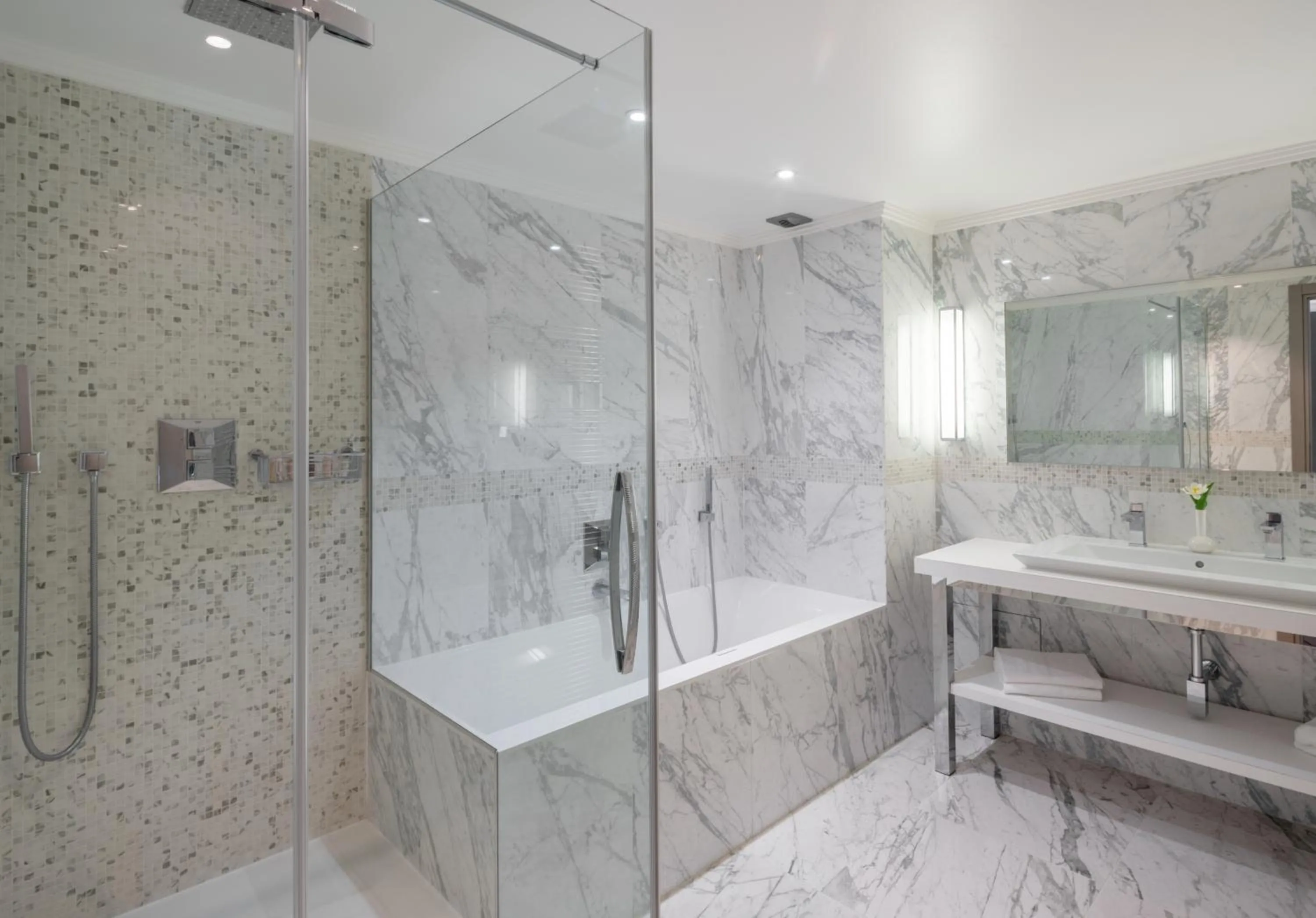 Bathroom in Juliana Hotel Cannes