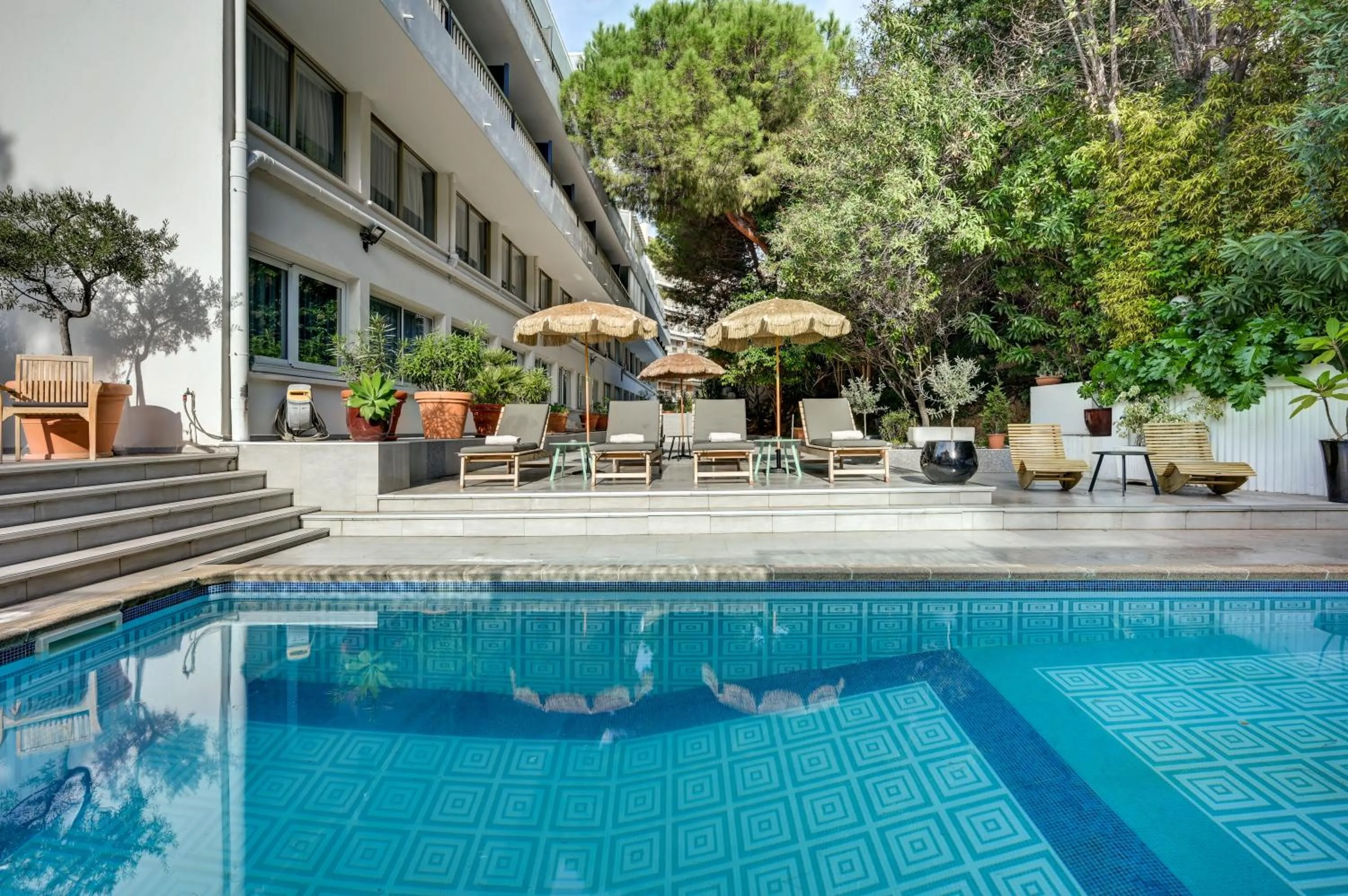 Swimming pool in Juliana Hotel Cannes
