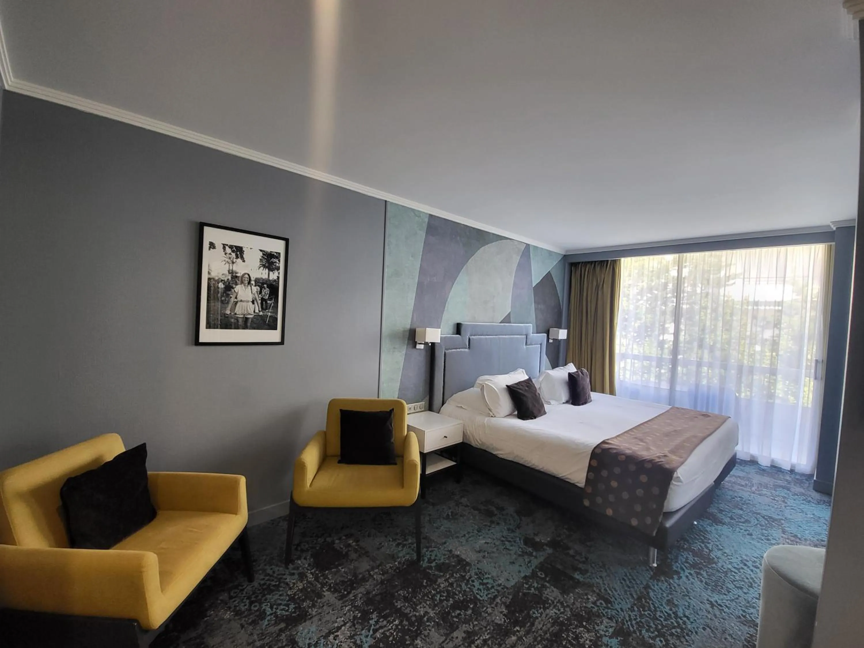 Photo of the whole room, Bed in Juliana Hotel Cannes