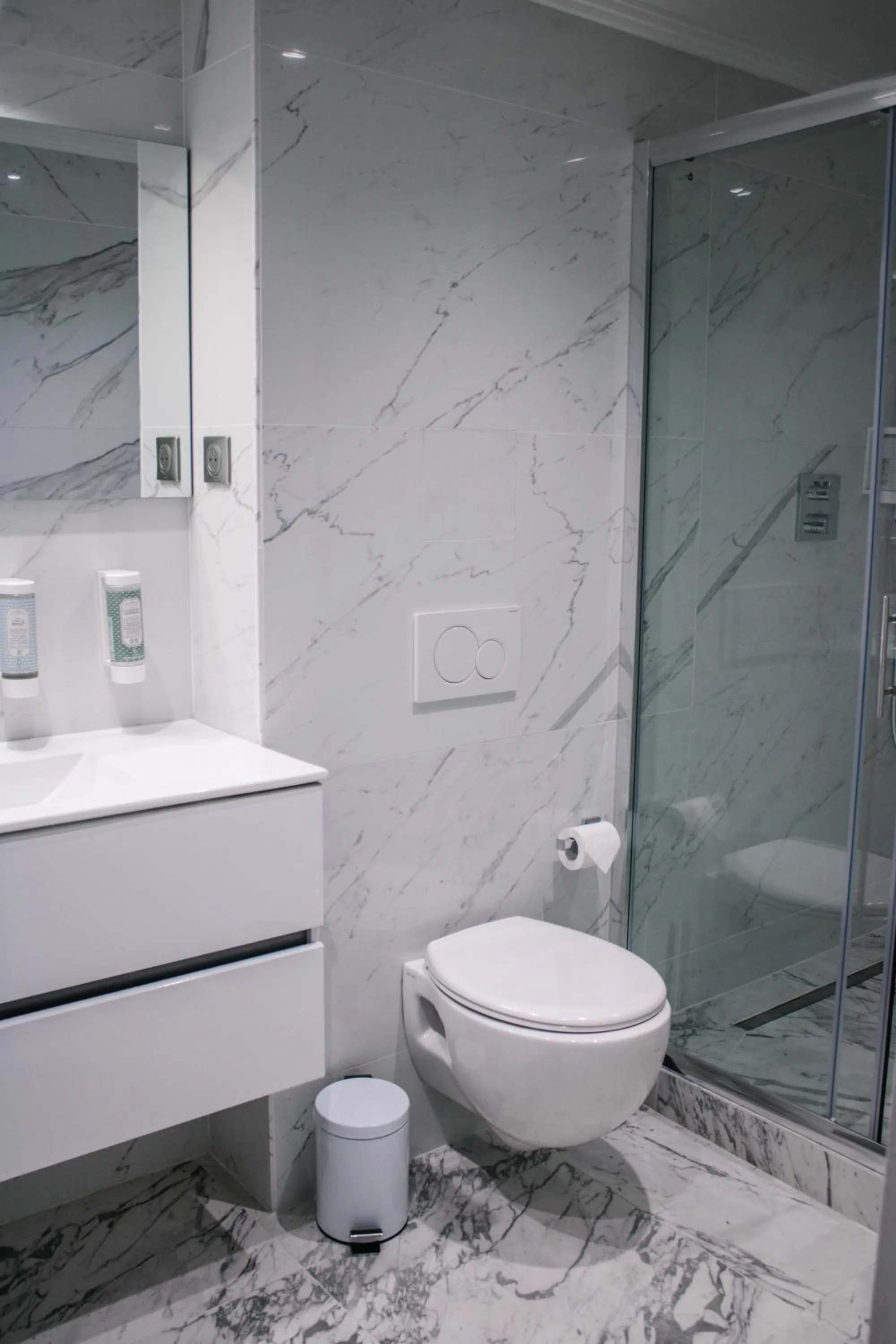 Toilet in Juliana Hotel Cannes