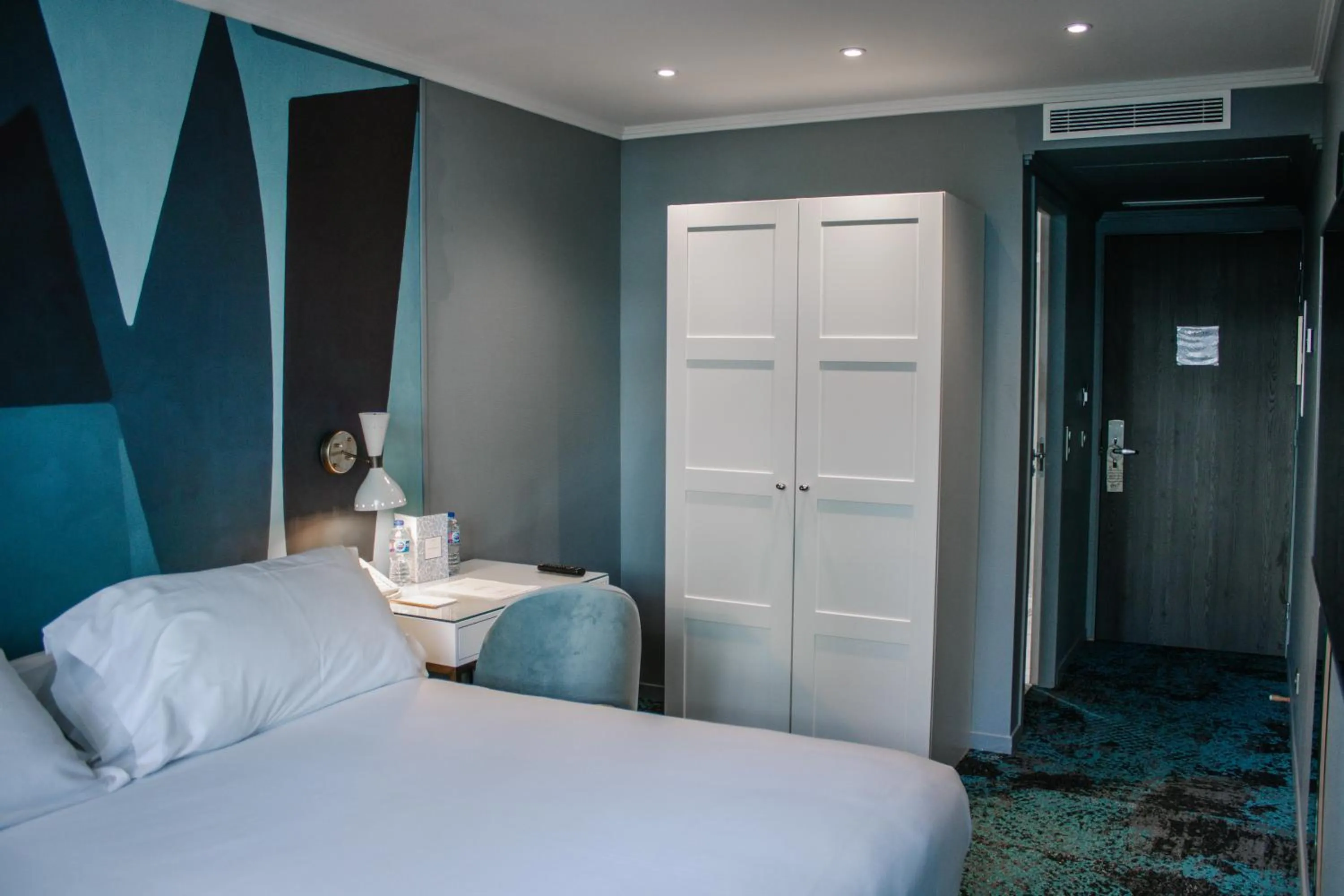 Bed in Juliana Hotel Cannes