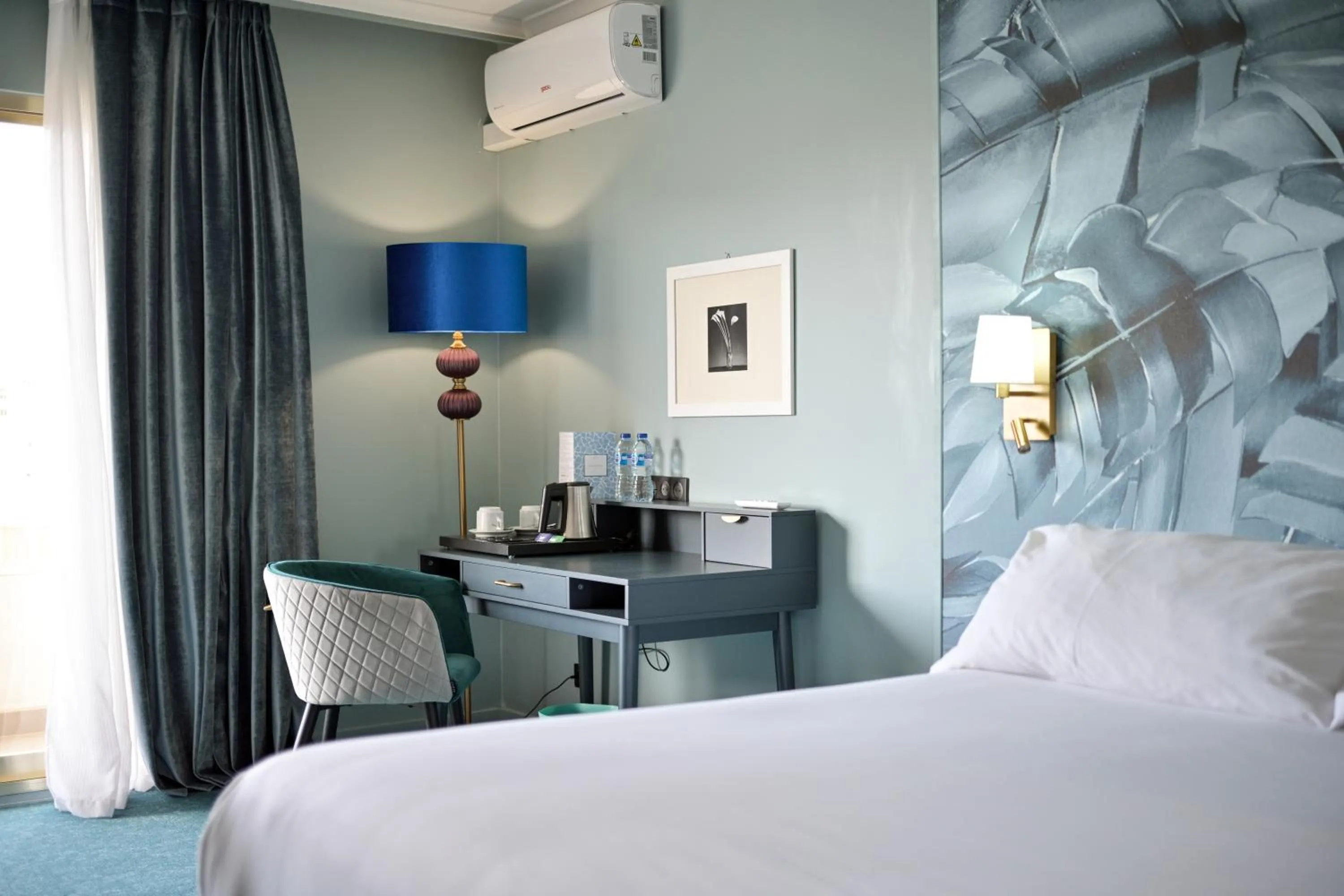 Decorative detail, Bed in Juliana Hotel Cannes