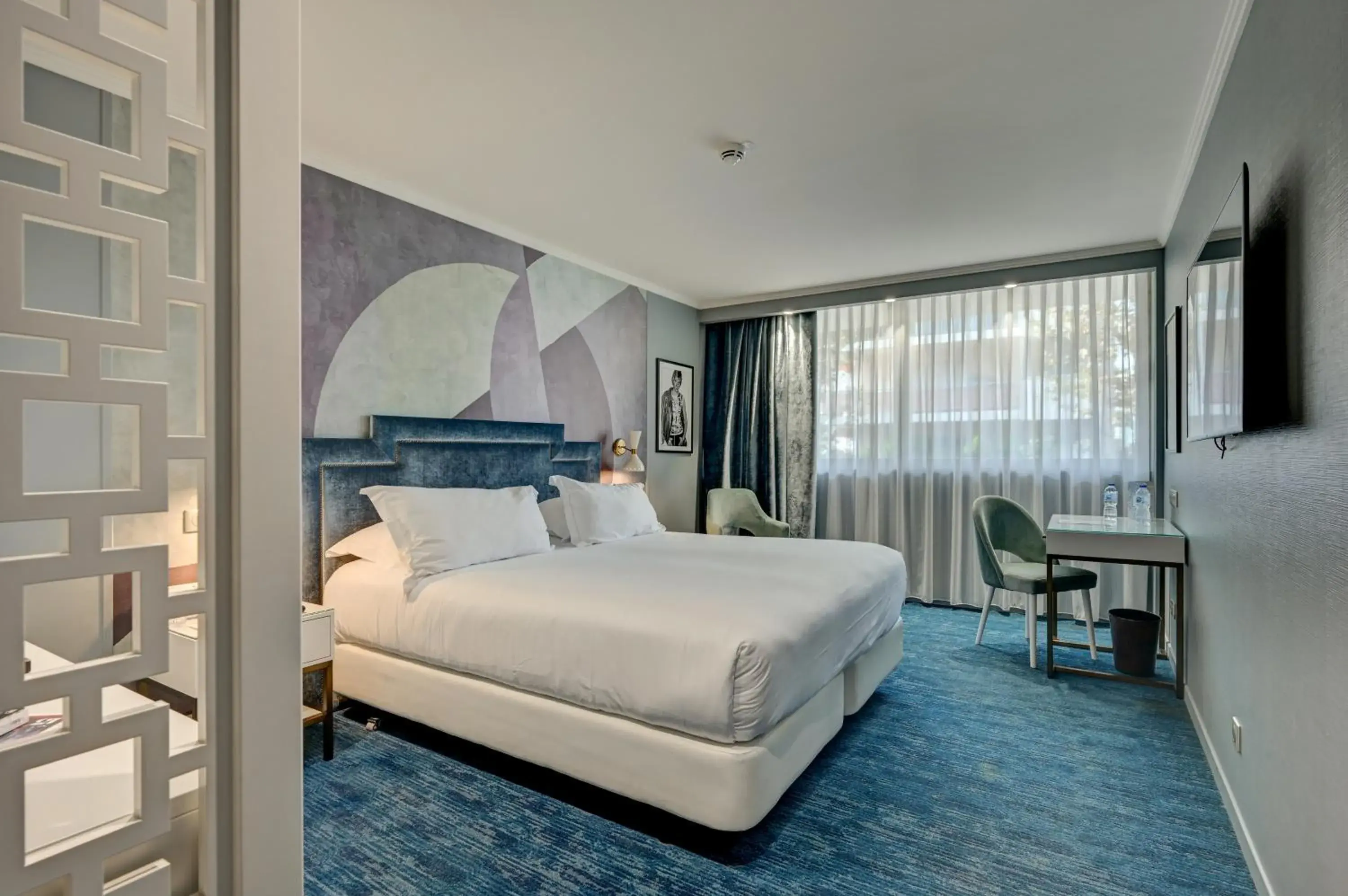 Photo of the whole room, Bed in Juliana Hotel Cannes Photo of the whole room, Bed in Juliana Hotel Cannes