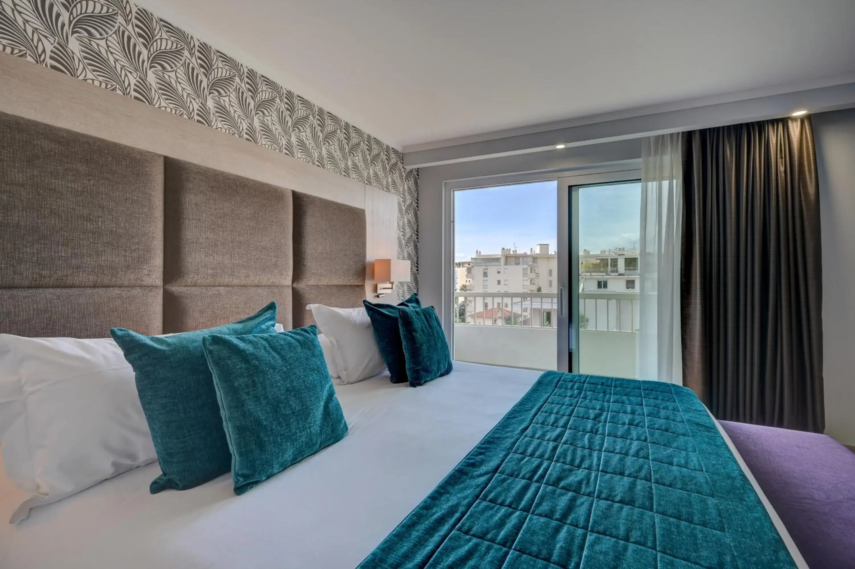 Bed in Juliana Hotel Cannes Bed in Juliana Hotel Cannes