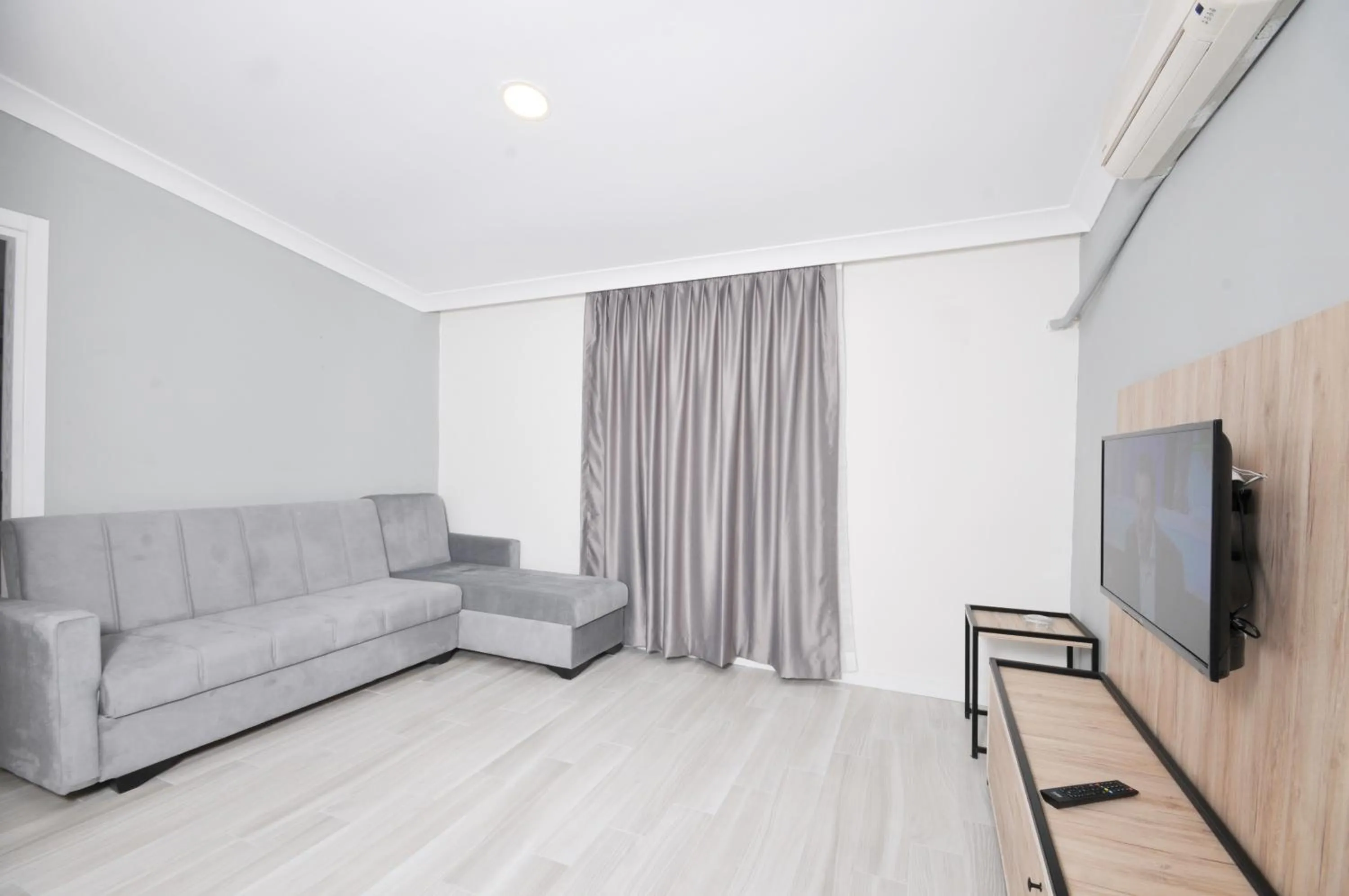 TV and multimedia in Club Sema Suite Hotel