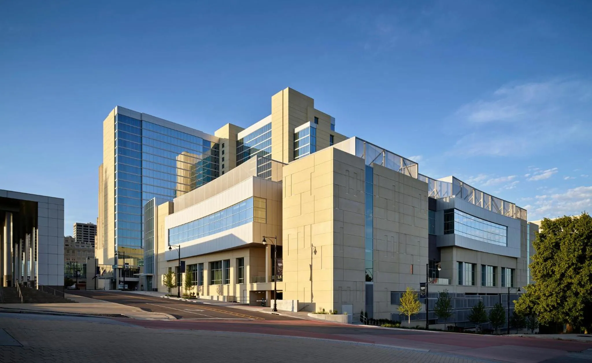 Property building in Loews Kansas City