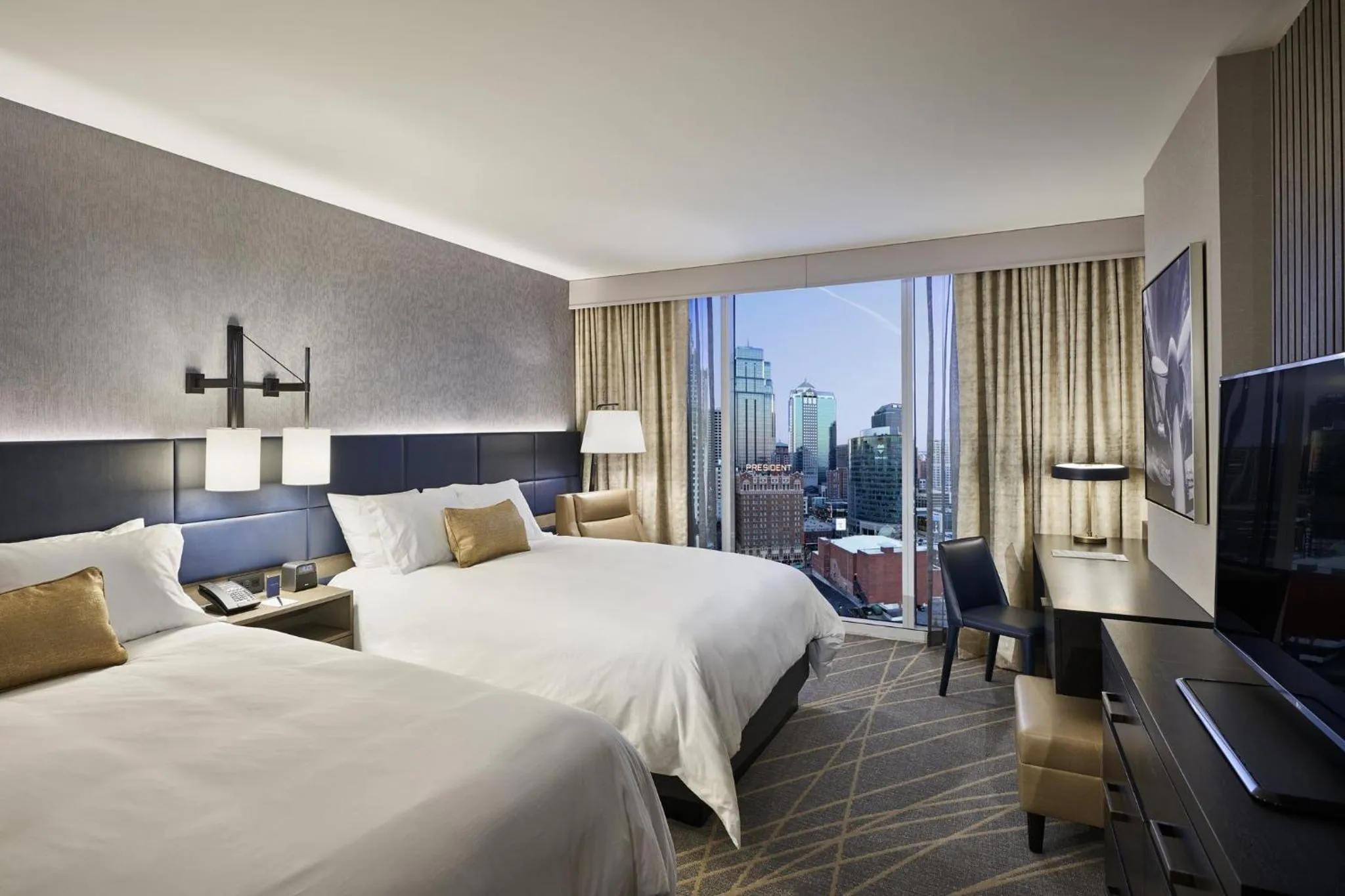 Photo of the whole room, Bed in Loews Kansas City