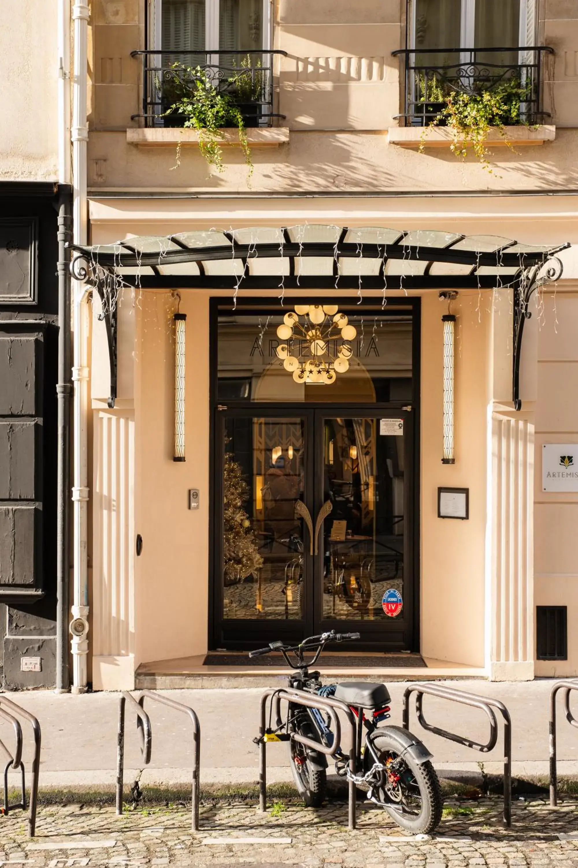 Facade/entrance in Hôtel Artemisia Montmartre Facade/entrance in Hôtel Artemisia Montmartre