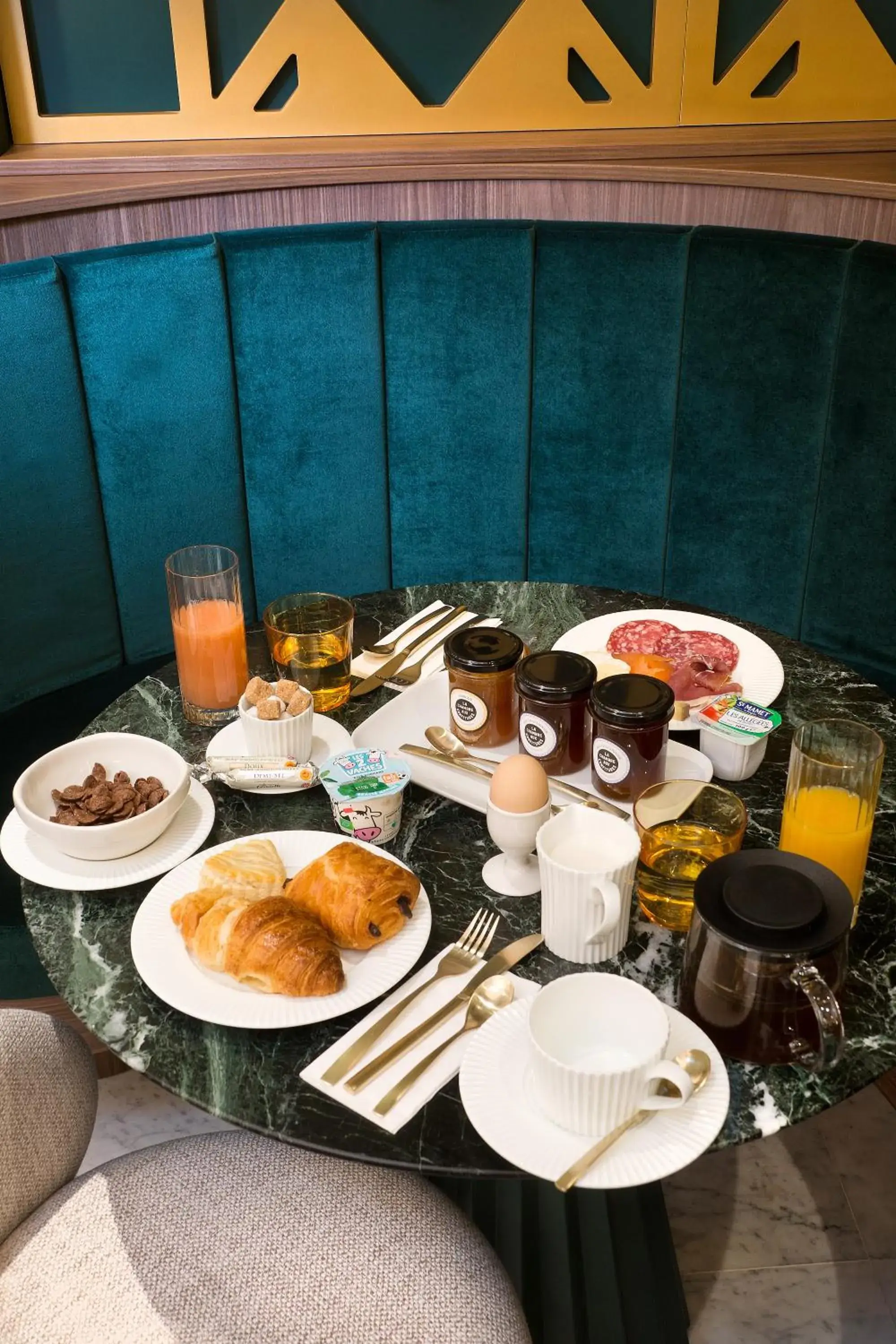 Breakfast in Hôtel Artemisia Montmartre Breakfast in Hôtel Artemisia Montmartre