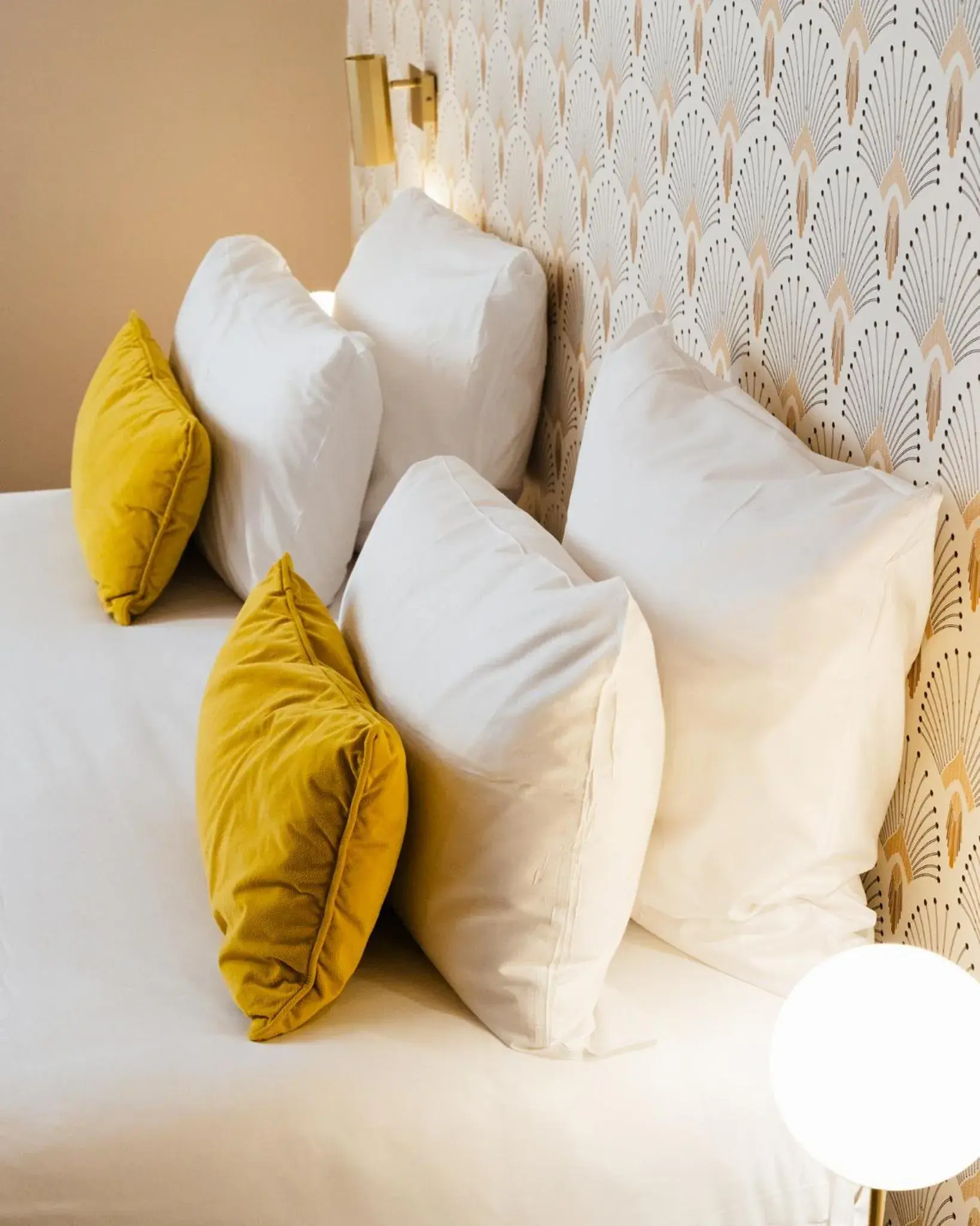 Property building, Bed in Hôtel Artemisia Montmartre Property building, Bed in Hôtel Artemisia Montmartre