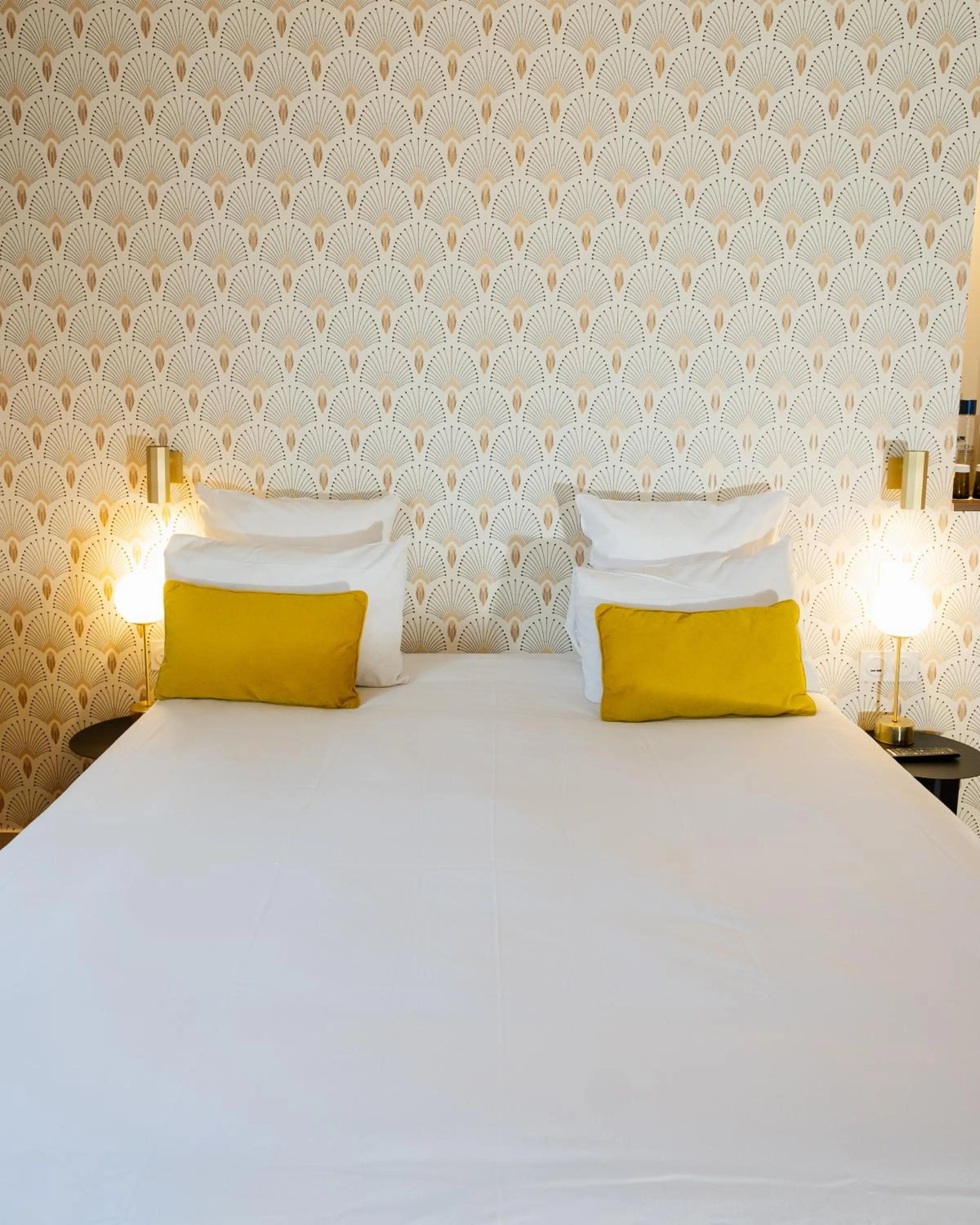 Bedroom, Bed in Hôtel Artemisia Montmartre