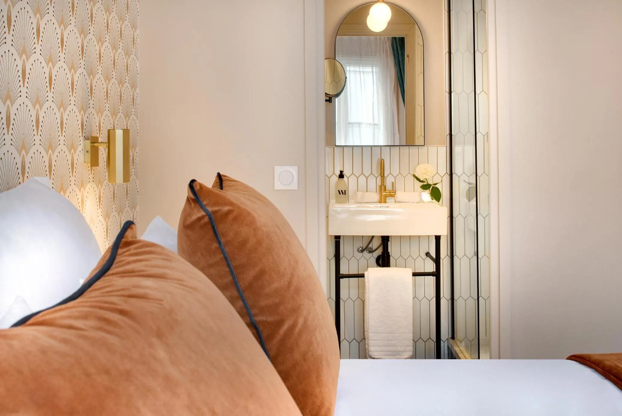 Bed in Hôtel Artemisia Montmartre