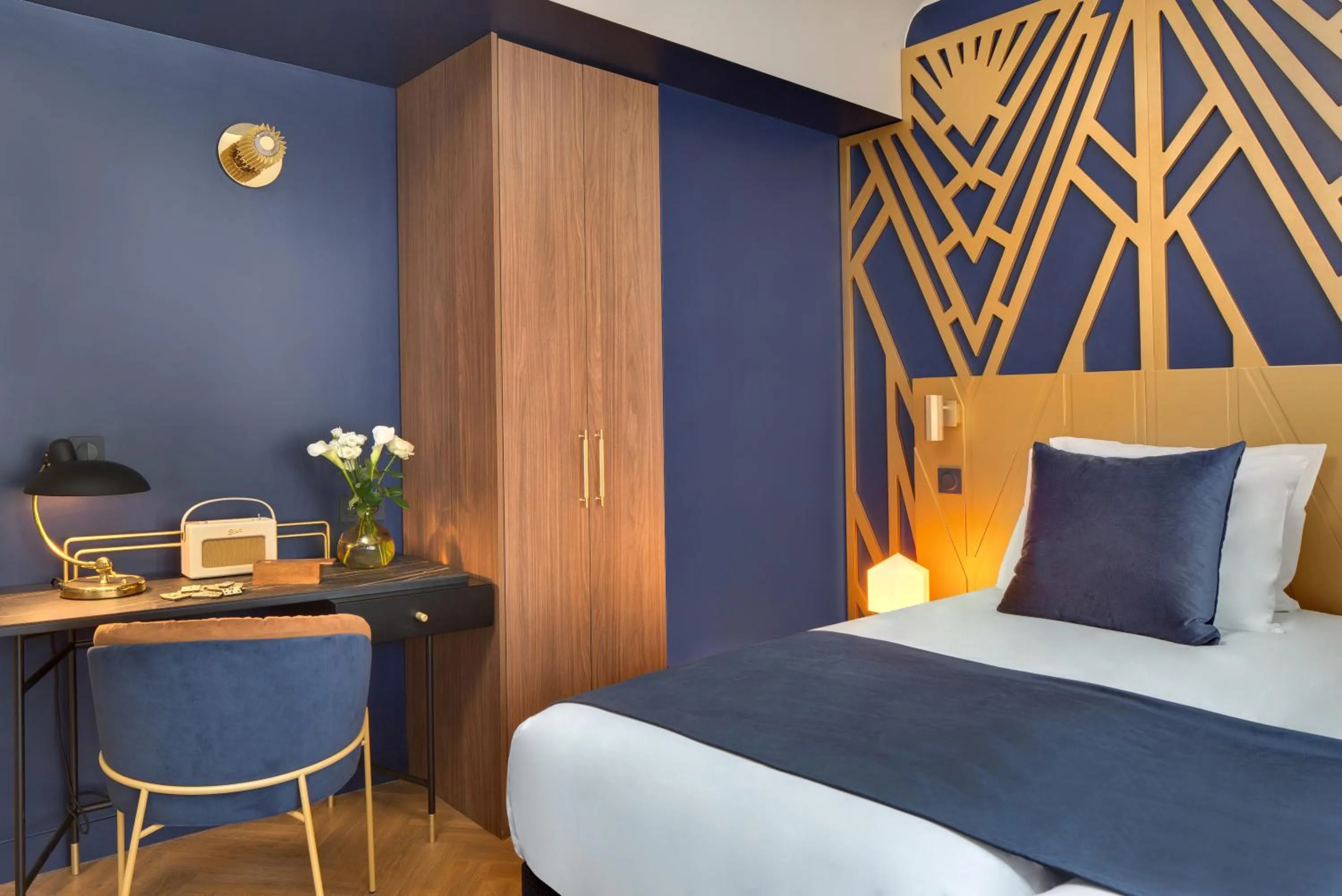 Bed in Hôtel Artemisia Montmartre