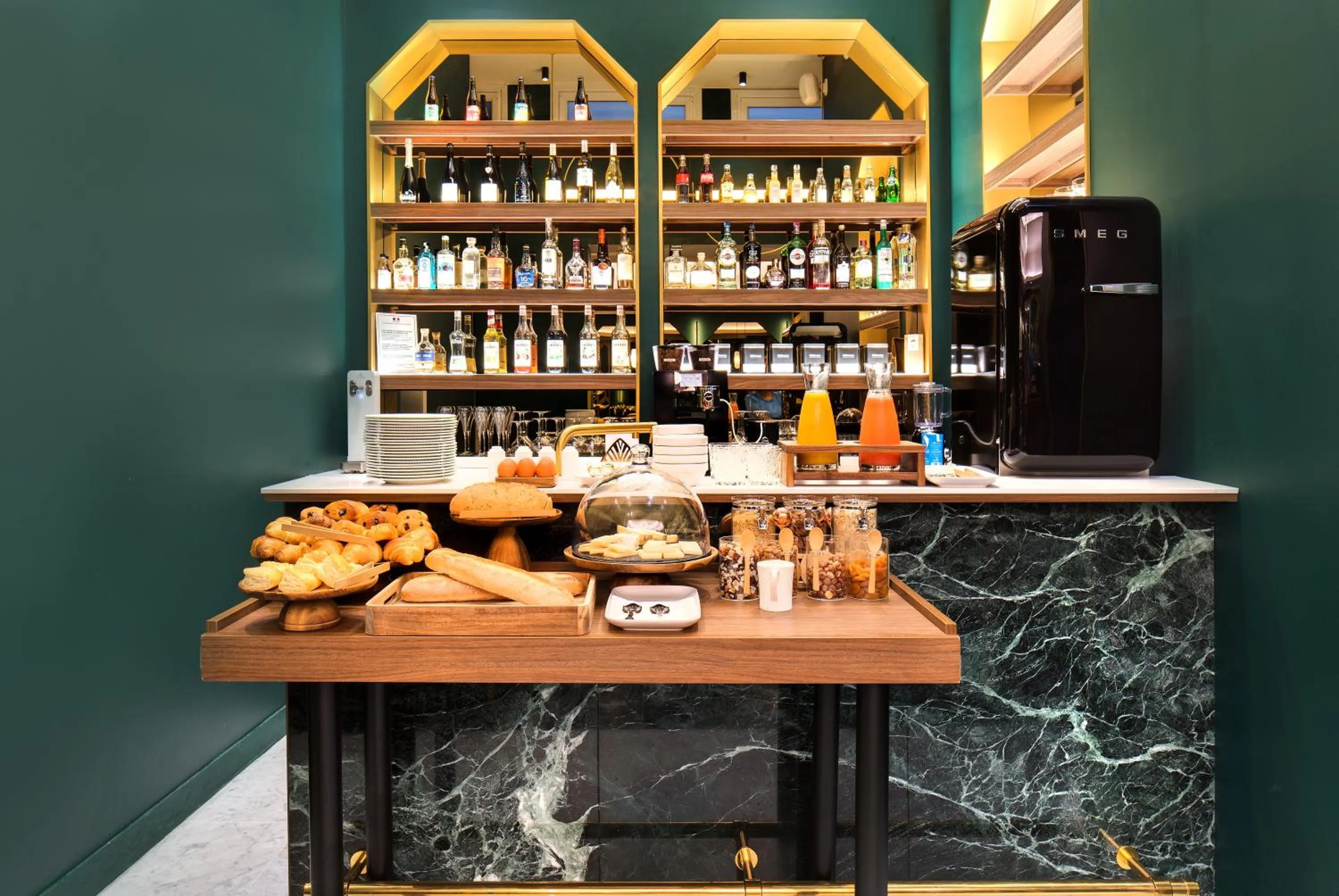 Breakfast in Hôtel Artemisia Montmartre