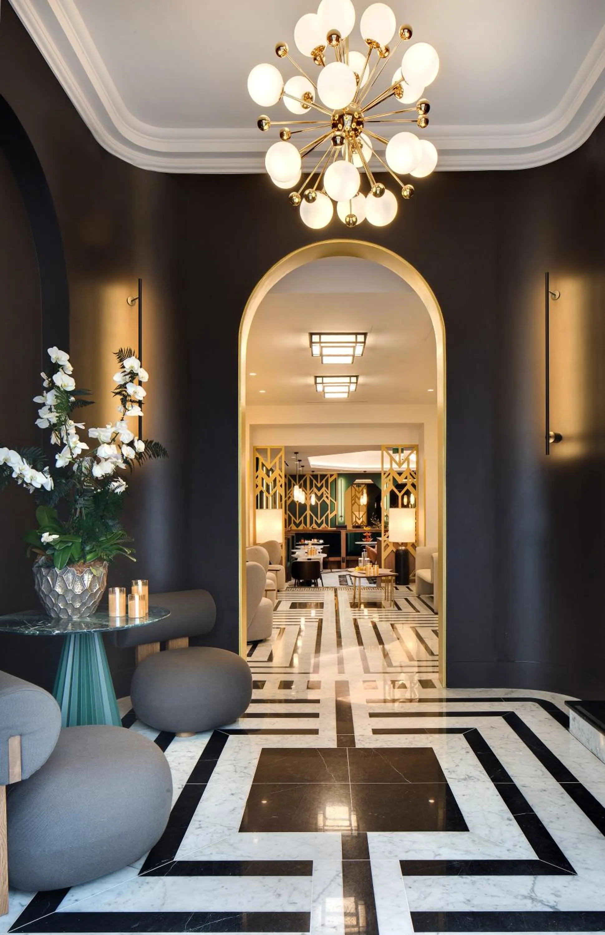 Lobby or reception in Hôtel Artemisia Montmartre