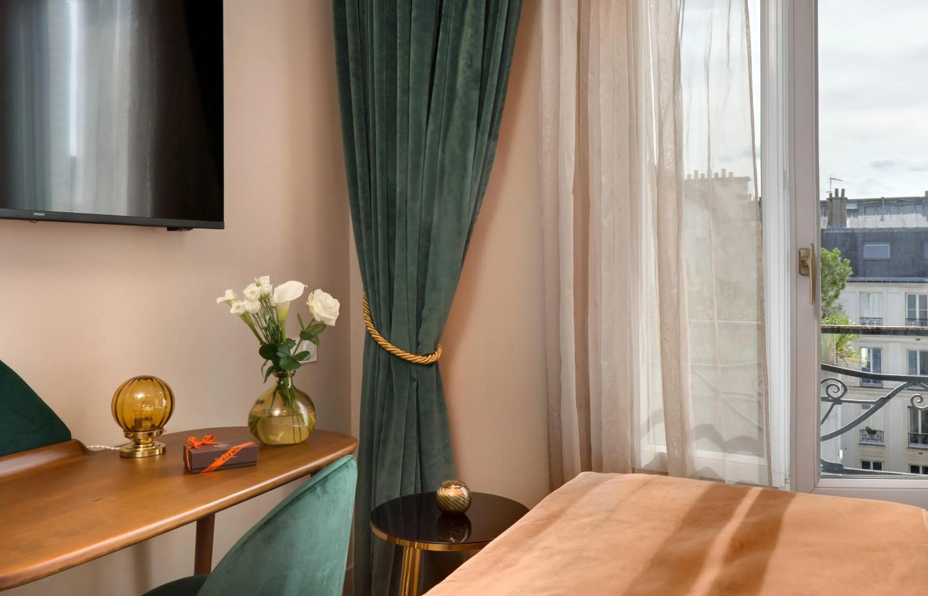 Bed in Hôtel Artemisia Montmartre