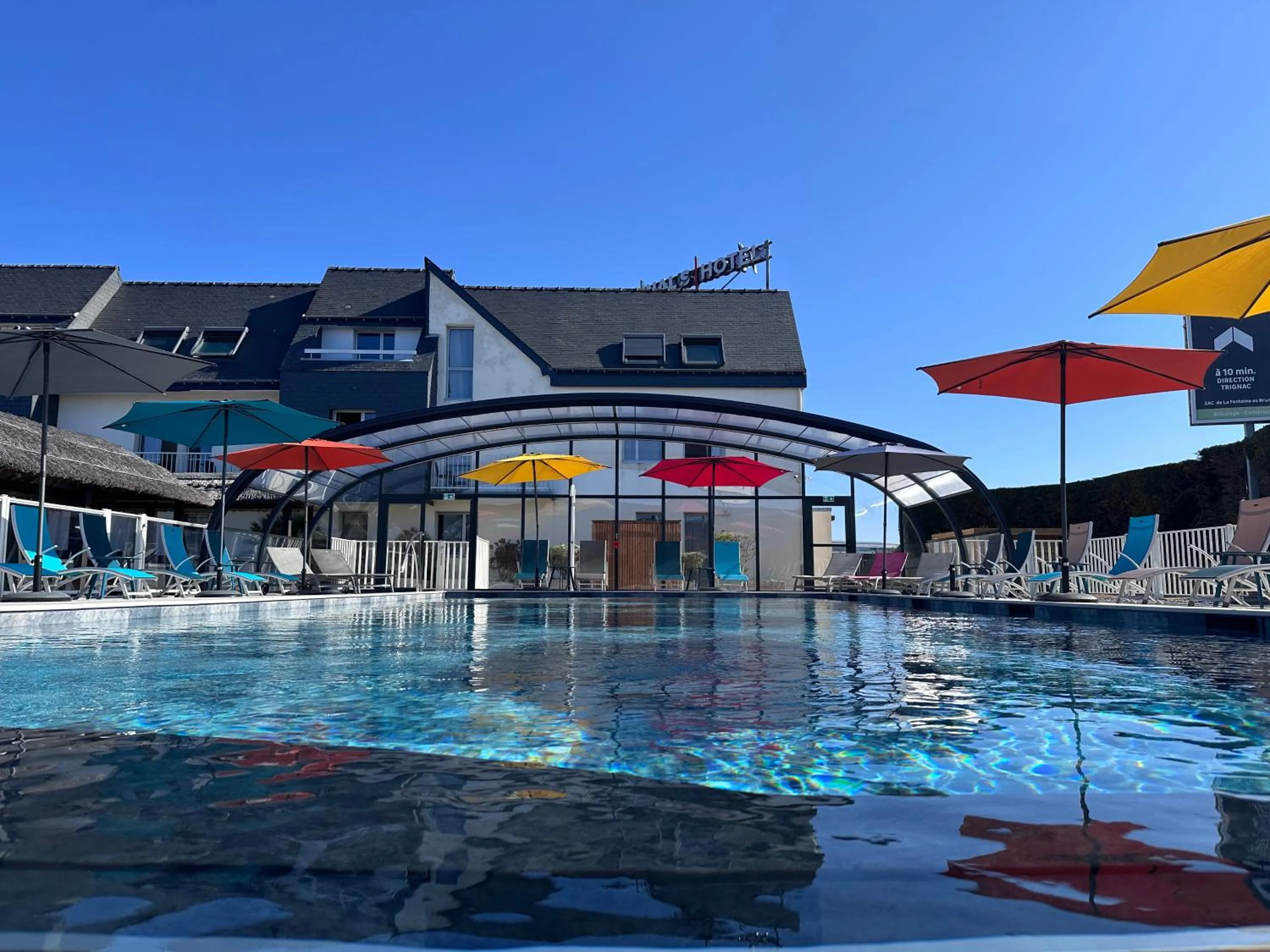 Swimming pool in The Originals Boutique, Hôtel Aquilon, Saint-Nazaire
