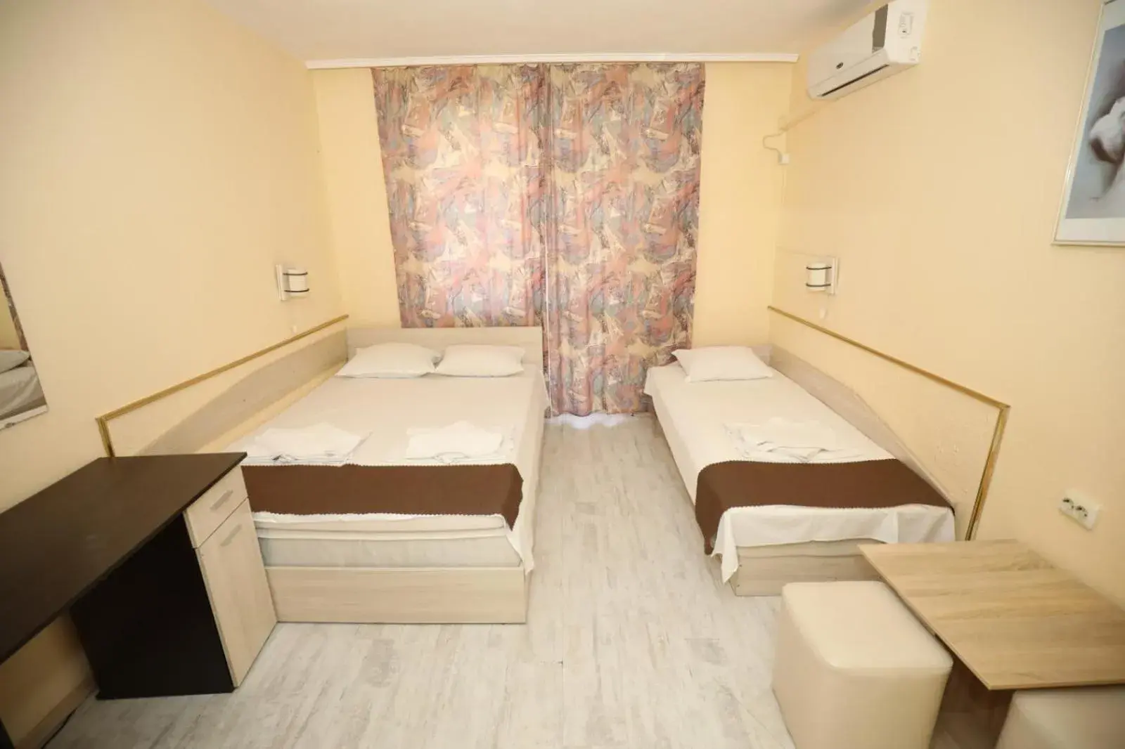 Triple Room with Sea View in Family Hotel White House Triple Room with Sea View in Family Hotel White House