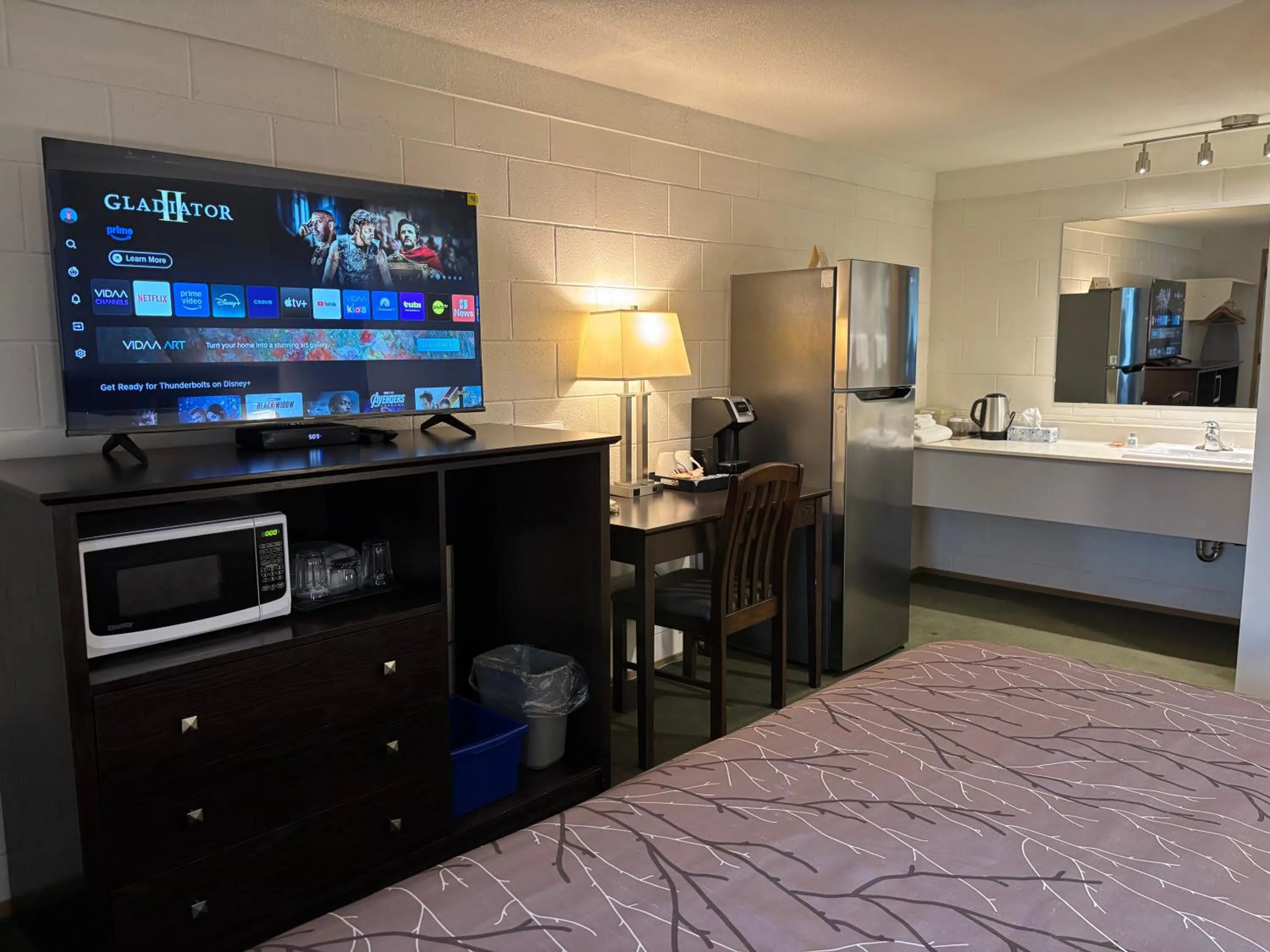 TV and multimedia, Bed in Western Traveller Motel