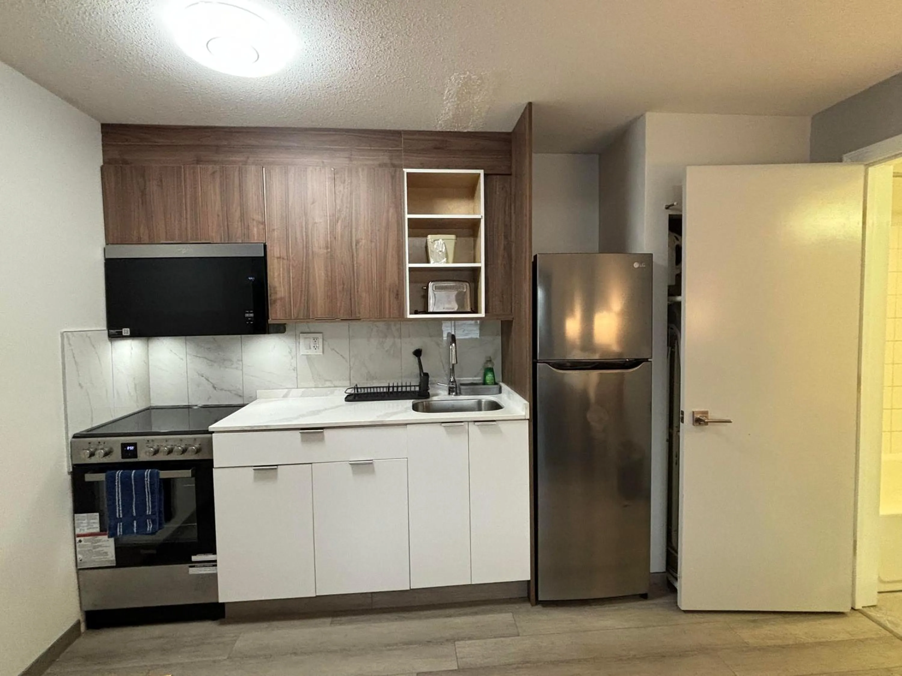 kitchen in Western Traveller Motel