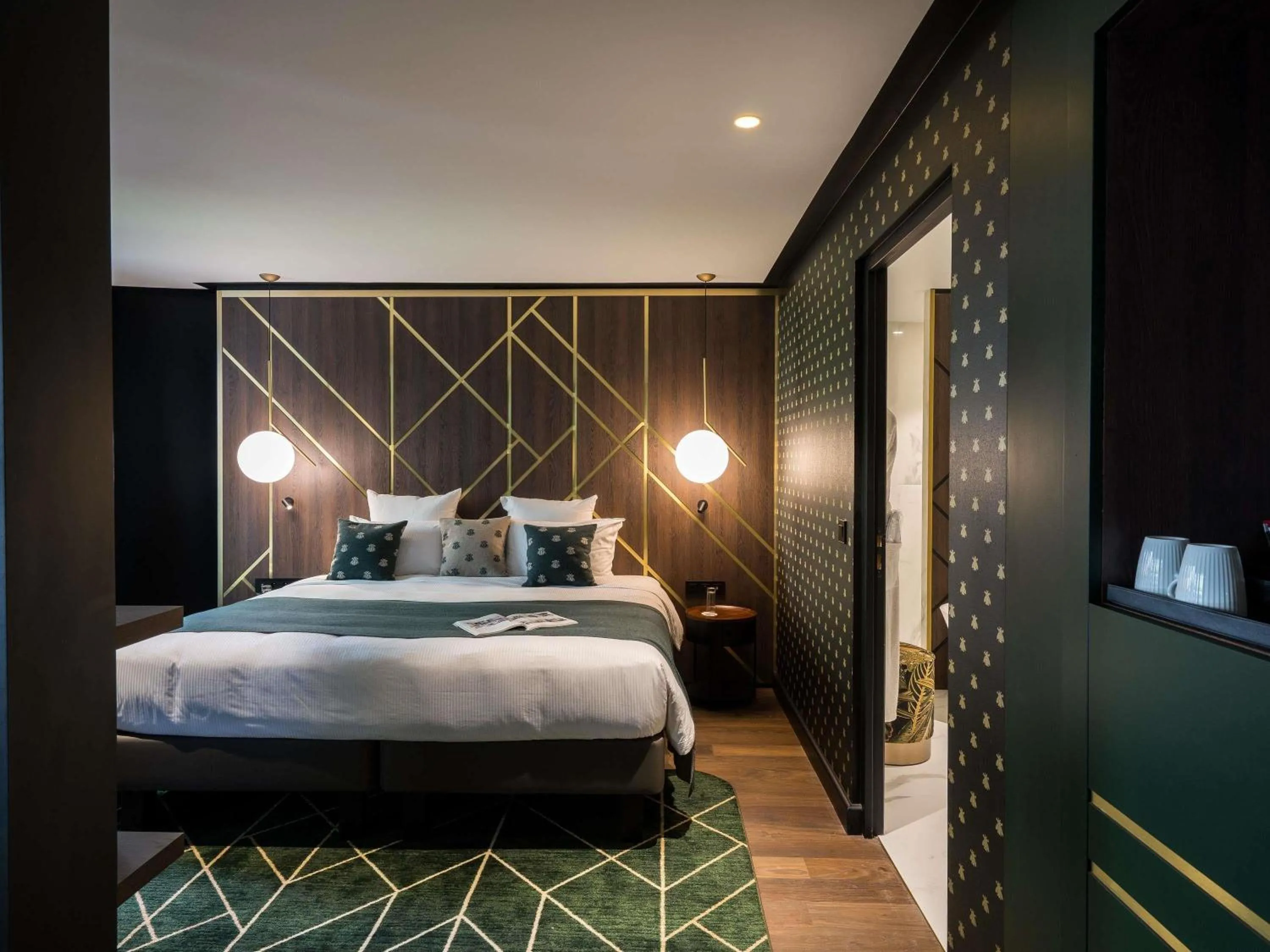 Bedroom, Bed in Aigle Noir Hotel Fontainebleau - MGallery Collection