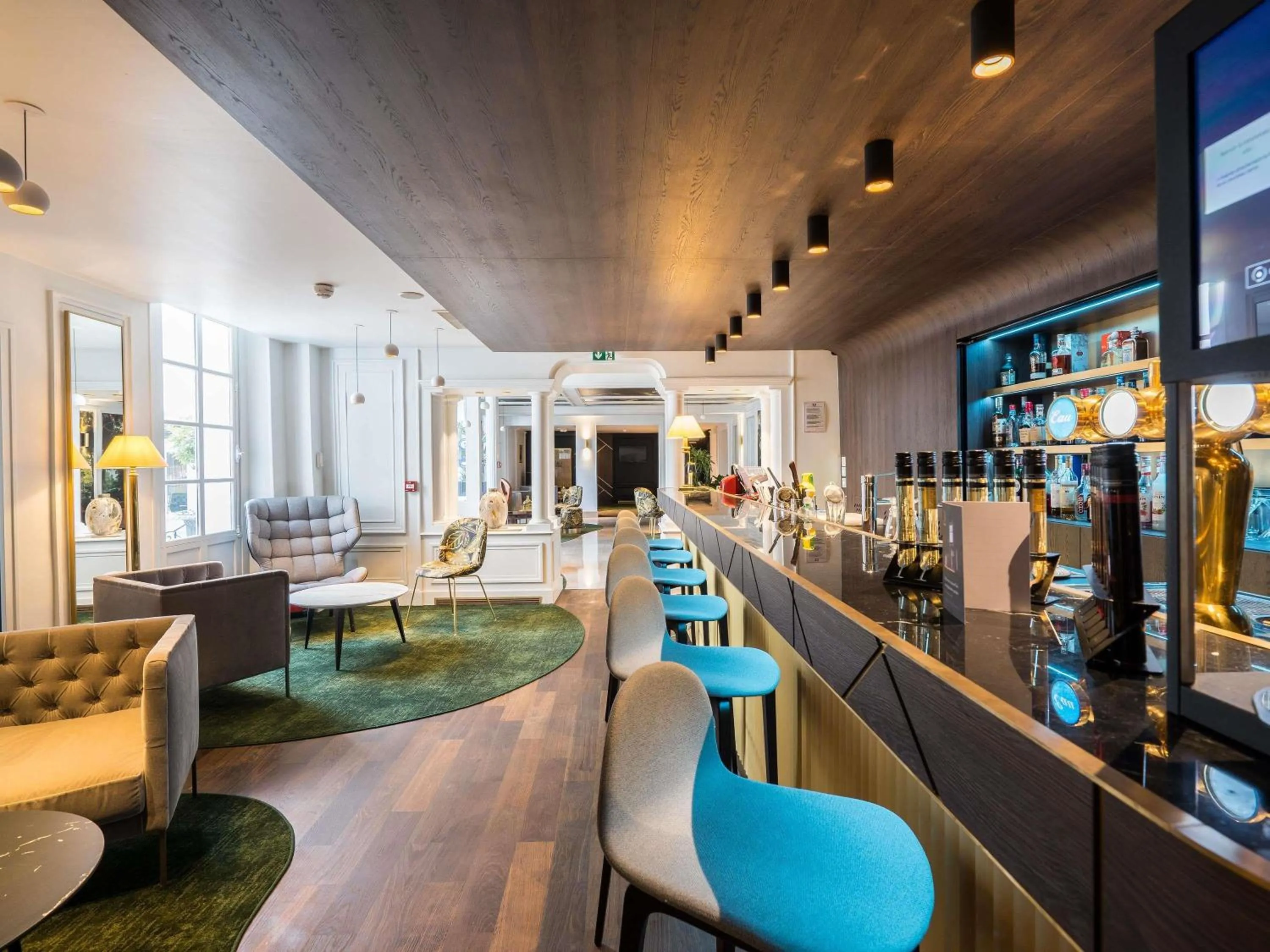 Lounge or bar in Aigle Noir Hotel Fontainebleau - MGallery Collection