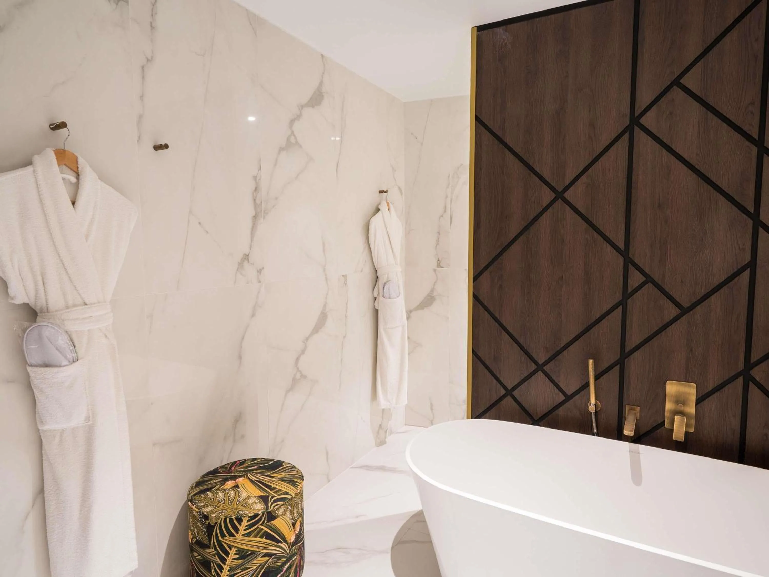 Bedroom in Aigle Noir Hotel Fontainebleau - MGallery Collection