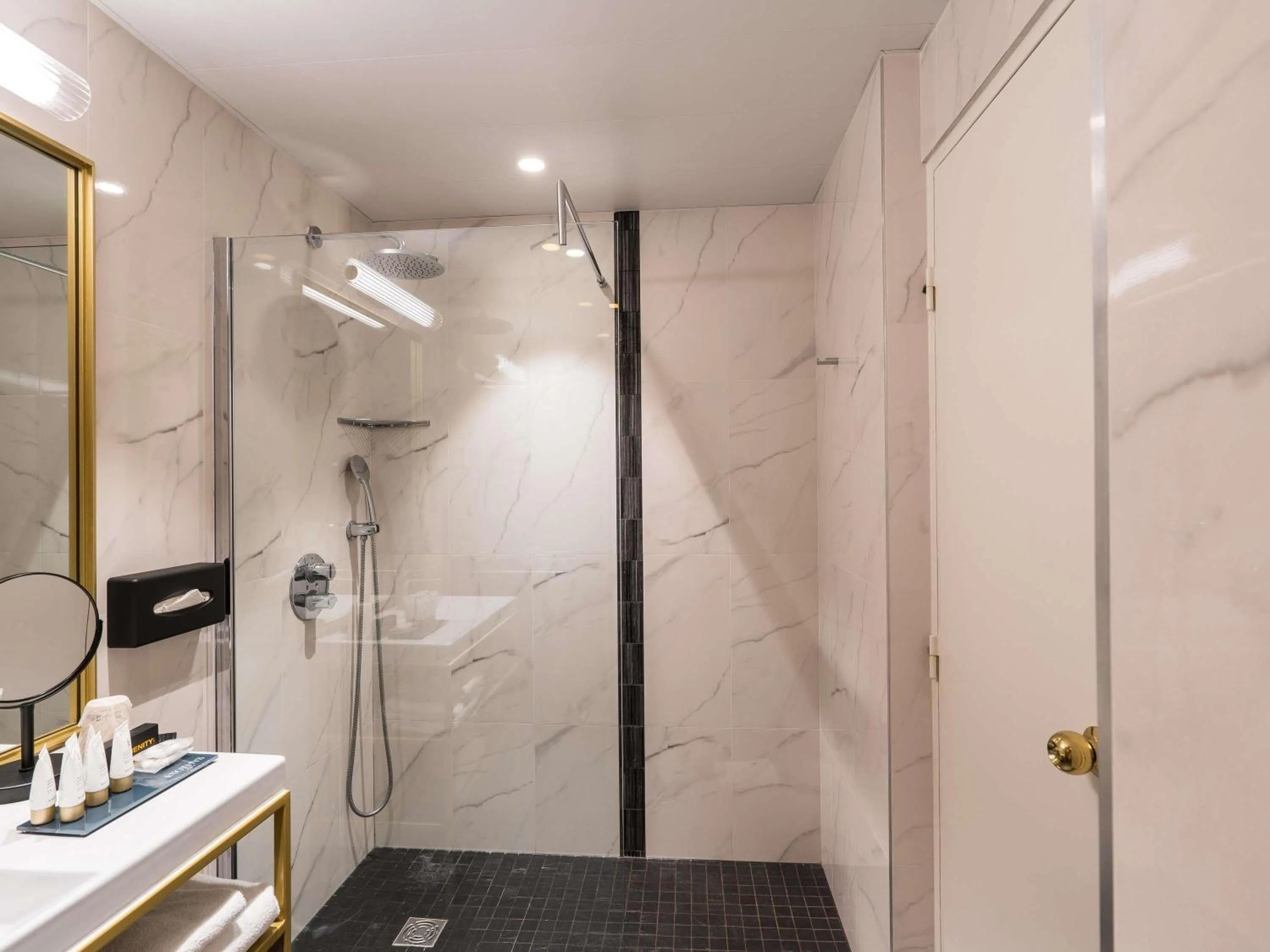 Bedroom in Aigle Noir Hotel Fontainebleau - MGallery Collection