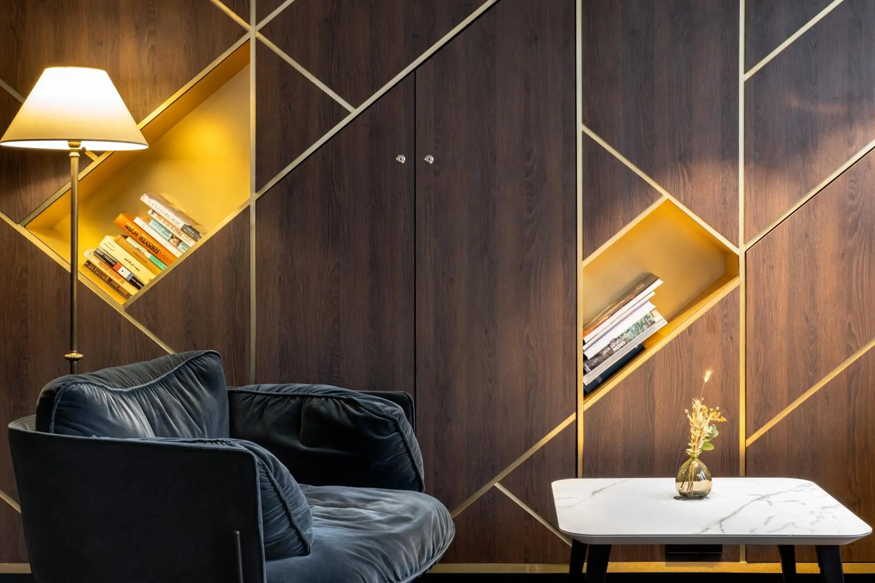 Lounge or bar in Aigle Noir Hotel Fontainebleau - MGallery Collection Lounge or bar in Aigle Noir Hotel Fontainebleau - MGallery Collection