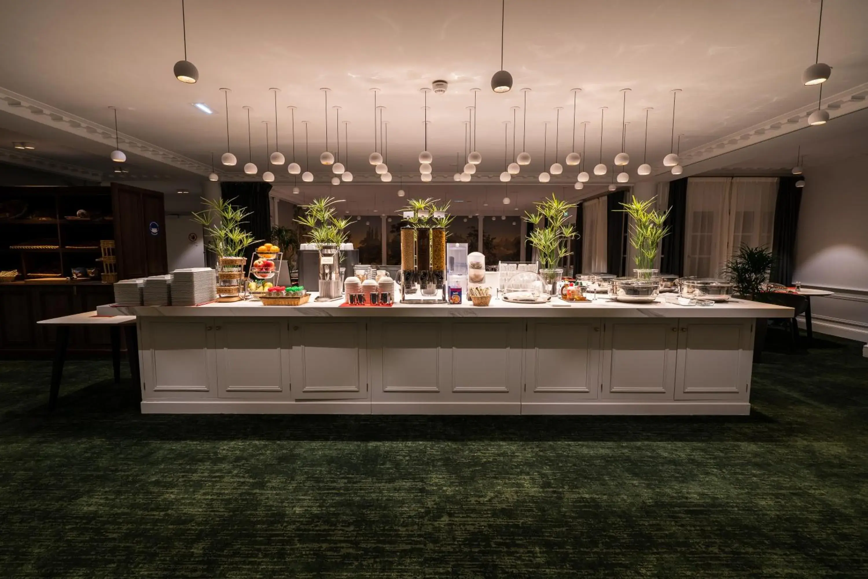 Food and drinks in Aigle Noir Hotel Fontainebleau - MGallery Collection Food and drinks in Aigle Noir Hotel Fontainebleau - MGallery Collection