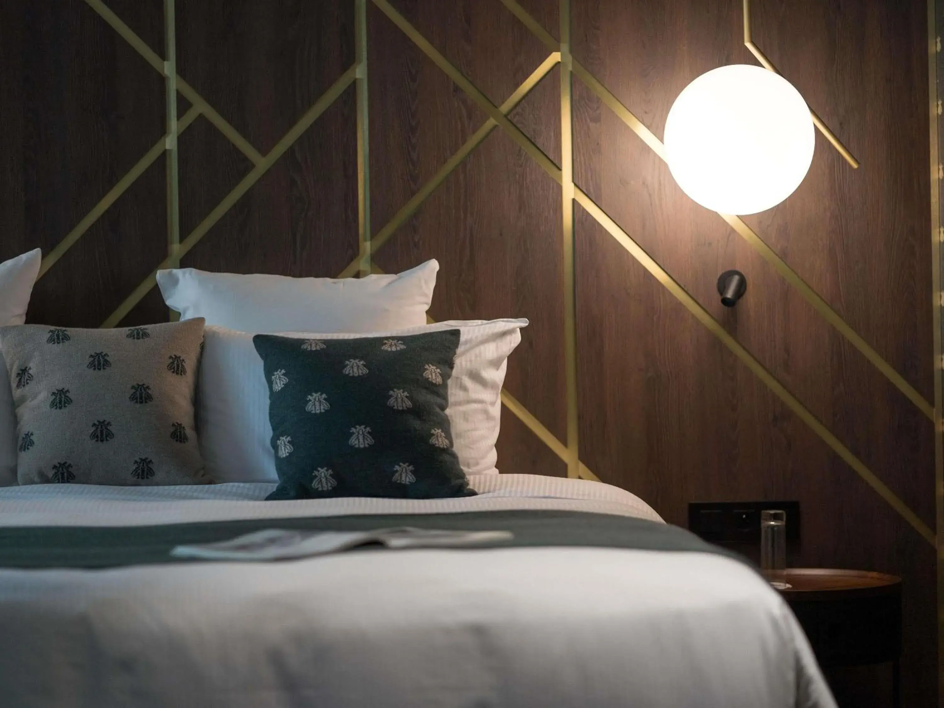 Property building, Bed in Aigle Noir Hotel Fontainebleau - MGallery Collection Property building, Bed in Aigle Noir Hotel Fontainebleau - MGallery Collection