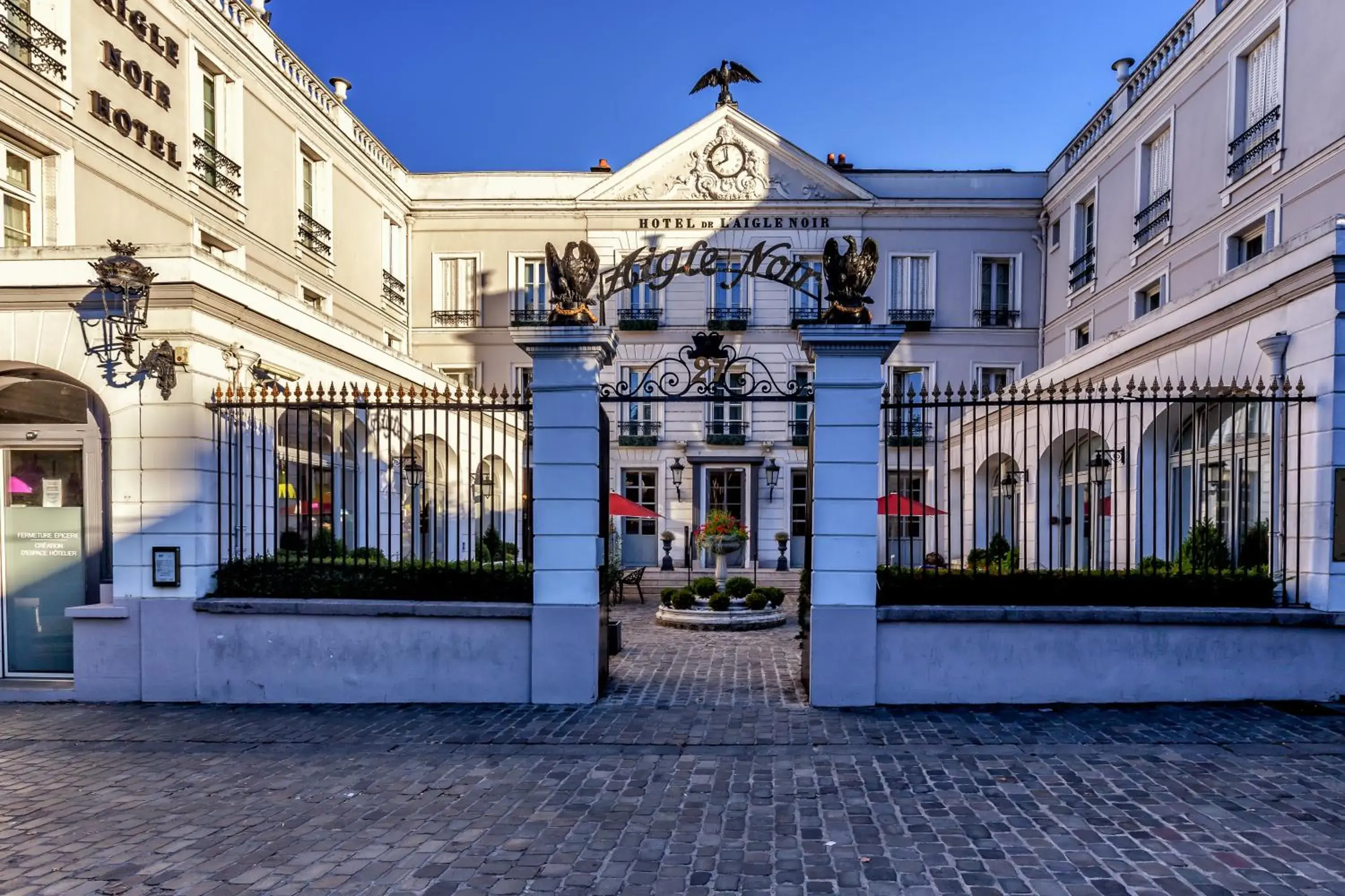 Property building in Aigle Noir Hotel Fontainebleau - MGallery Collection Property building in Aigle Noir Hotel Fontainebleau - MGallery Collection